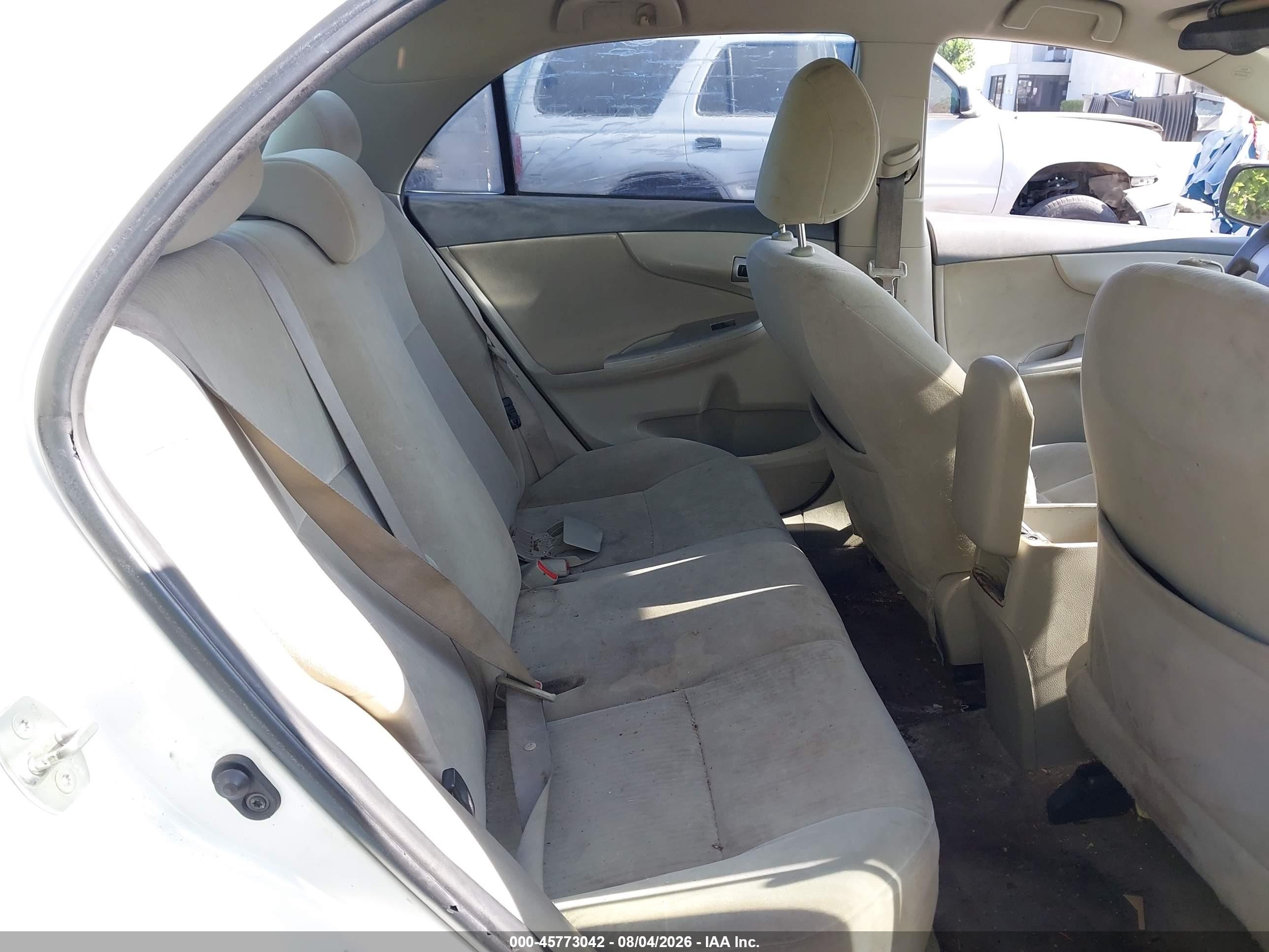 2010 Toyota Corolla Le White vin: 1NXBU4EE2AZ208220