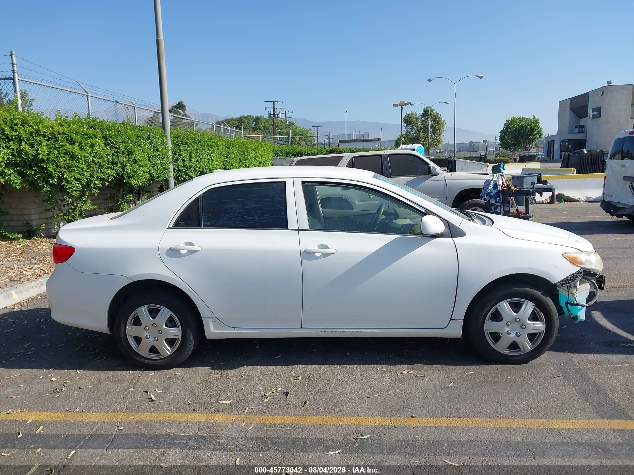 2010 Toyota Corolla Le White vin: 1NXBU4EE2AZ208220