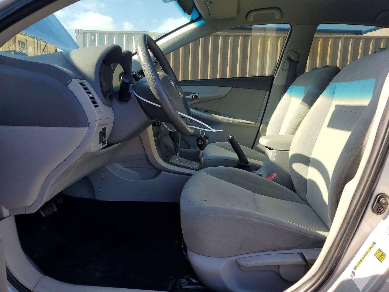 2010 Toyota Corolla Le Серебряный vin: 1NXBU4EE2AZ229293