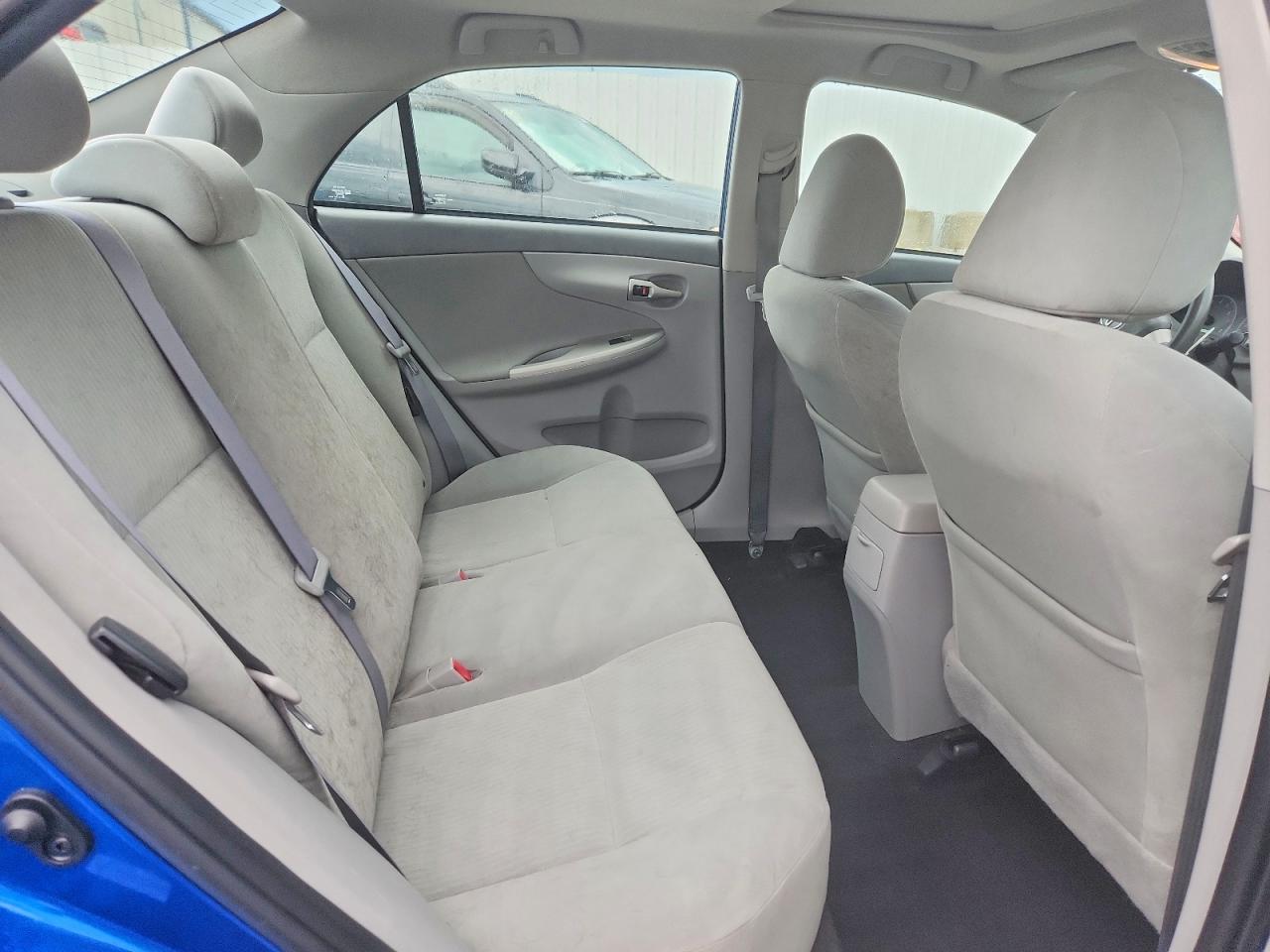 2010 Toyota Corolla Le Blue vin: 1NXBU4EE2AZ239774