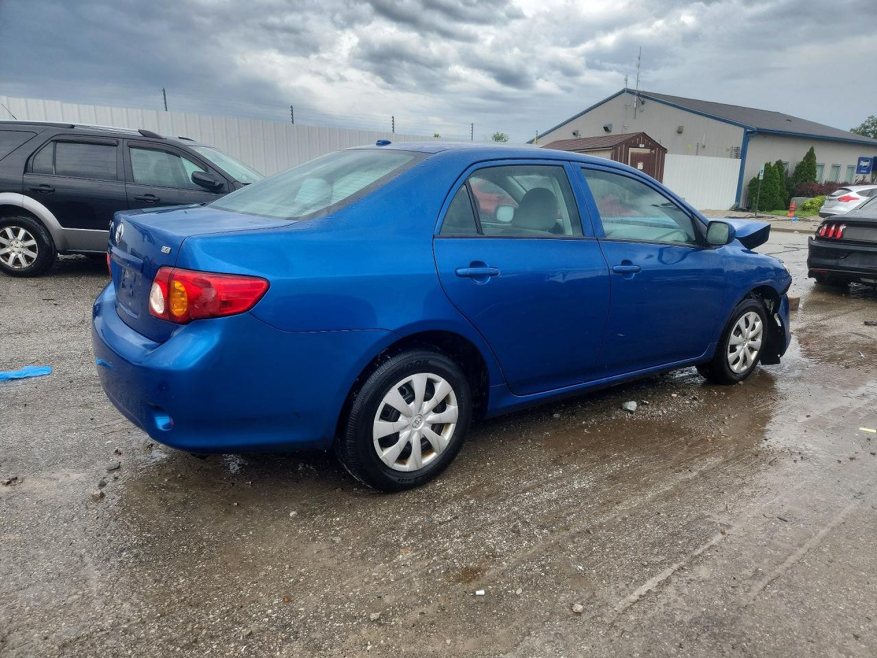 2010 Toyota Corolla Le Blue vin: 1NXBU4EE2AZ239774