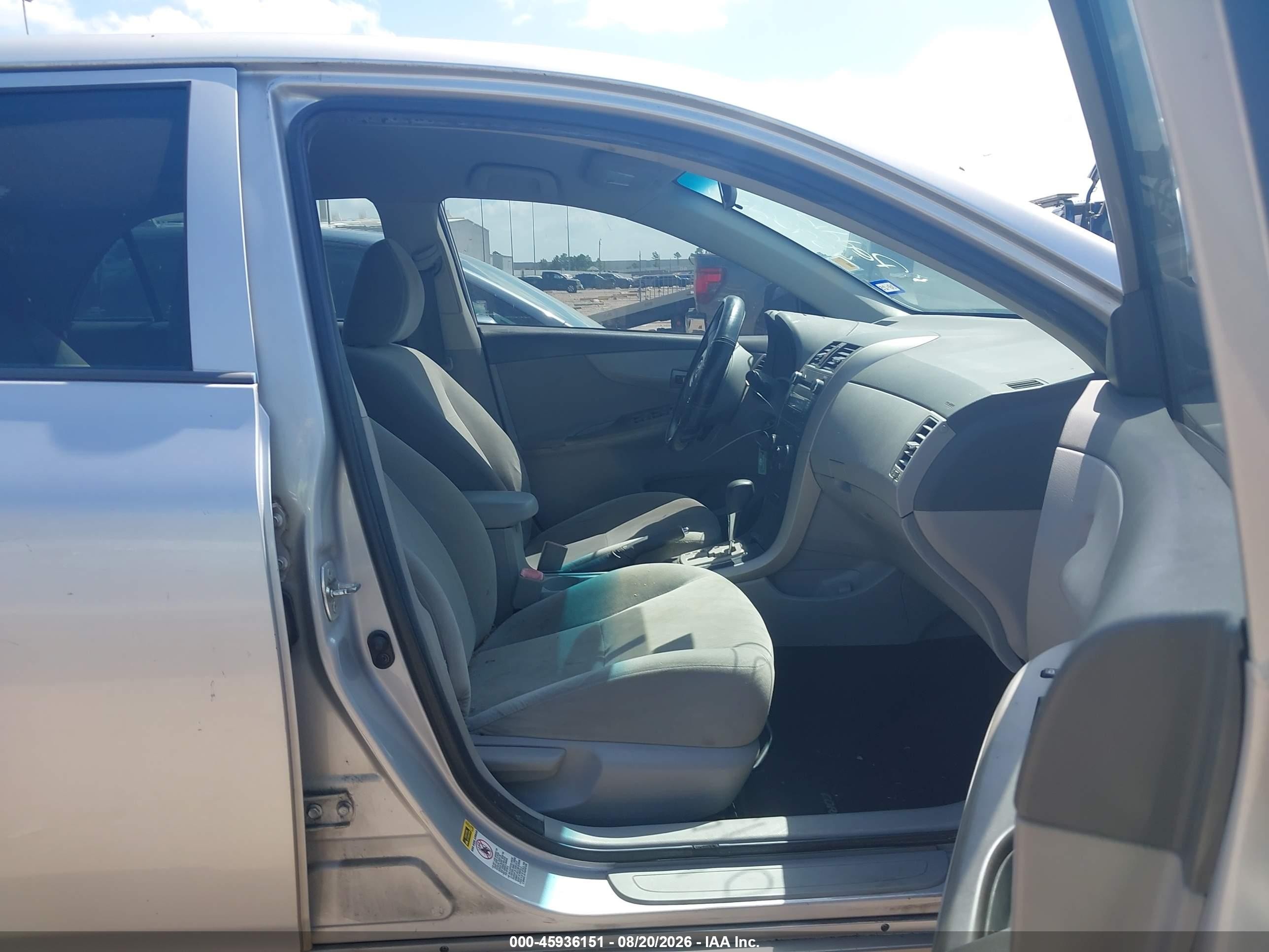 2010 Toyota Corolla Le Silver vin: 1NXBU4EE2AZ282978