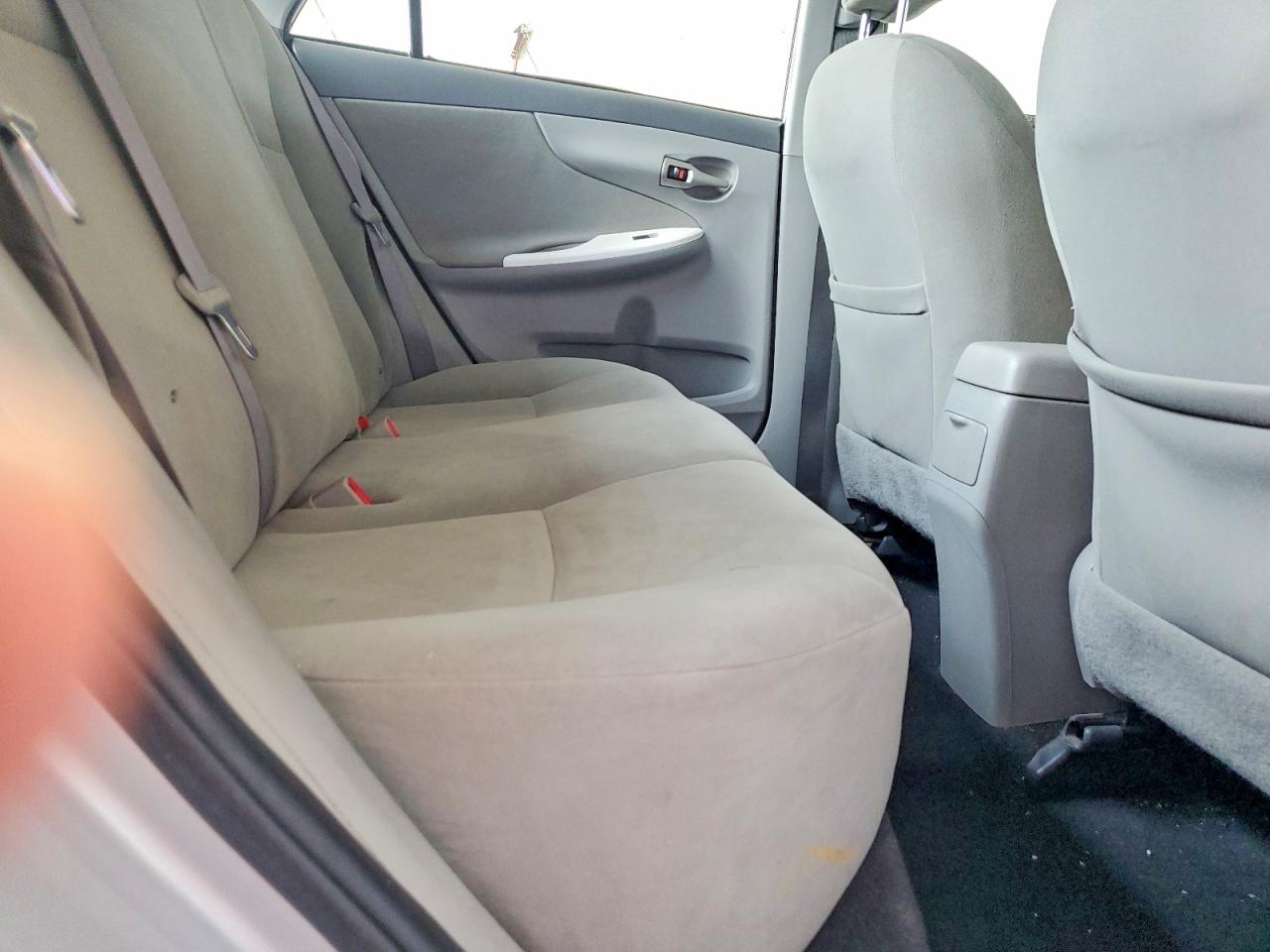 2010 Toyota Corolla Le Silver vin: 1NXBU4EE2AZ286688
