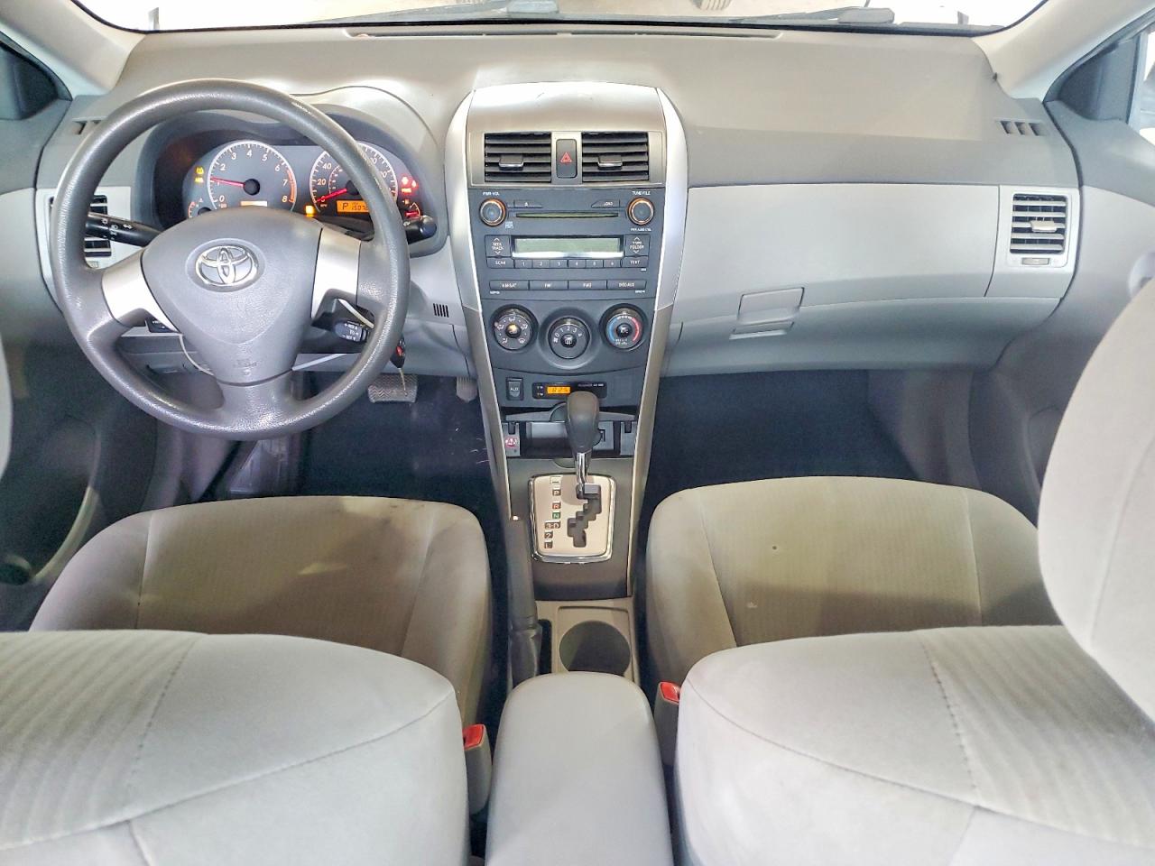 2010 Toyota Corolla Le Silver vin: 1NXBU4EE2AZ286688