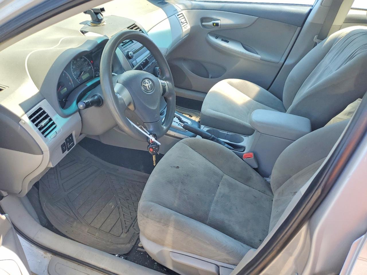 2010 Toyota Corolla Le Silver vin: 1NXBU4EE2AZ303716