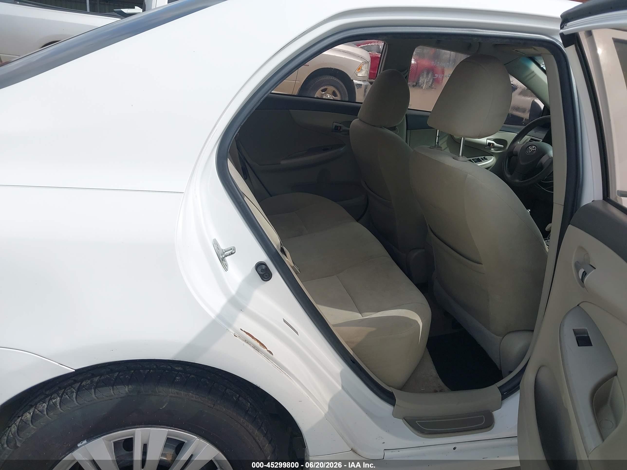 2010 Toyota Corolla Le White vin: 1NXBU4EE2AZ308687
