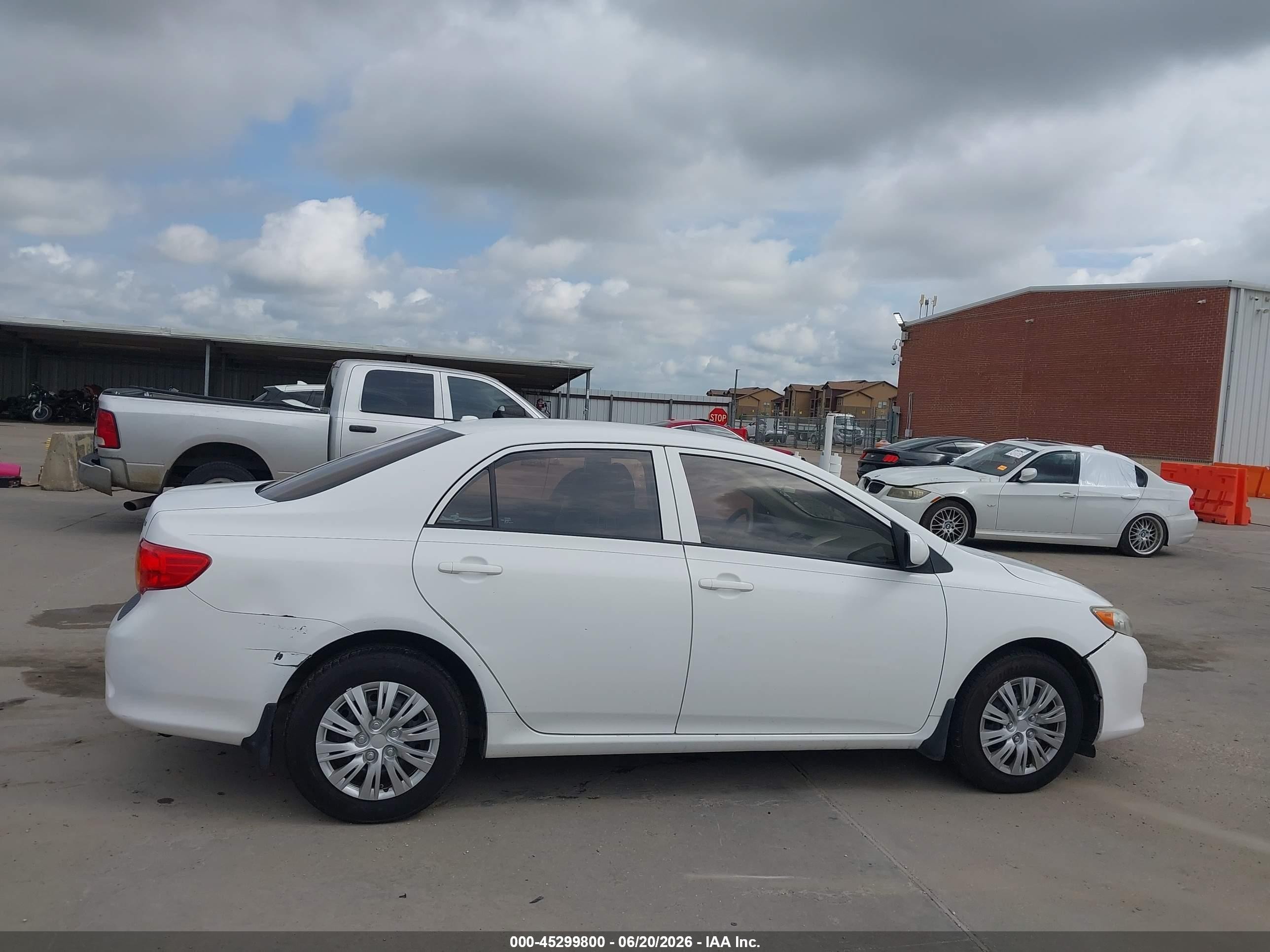 2010 Toyota Corolla Le White vin: 1NXBU4EE2AZ308687