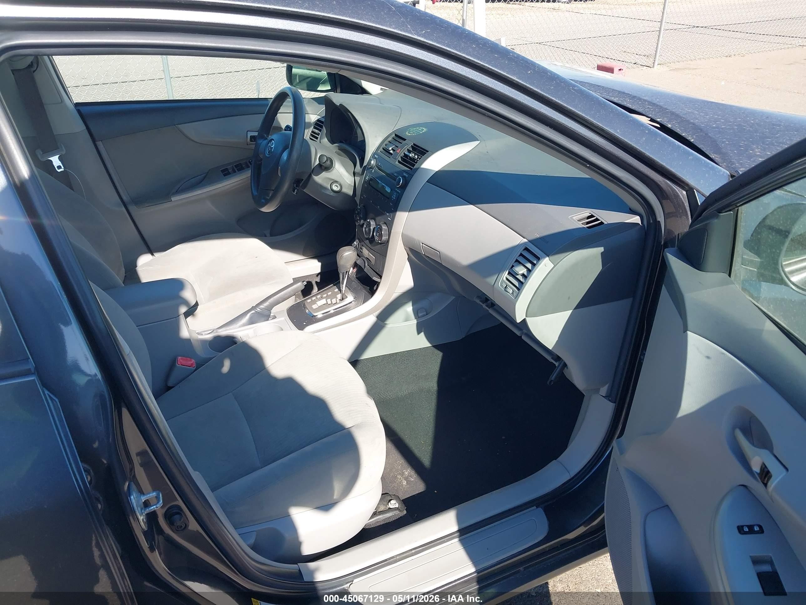 2010 Toyota Corolla Le Gray vin: 1NXBU4EE2AZ311105