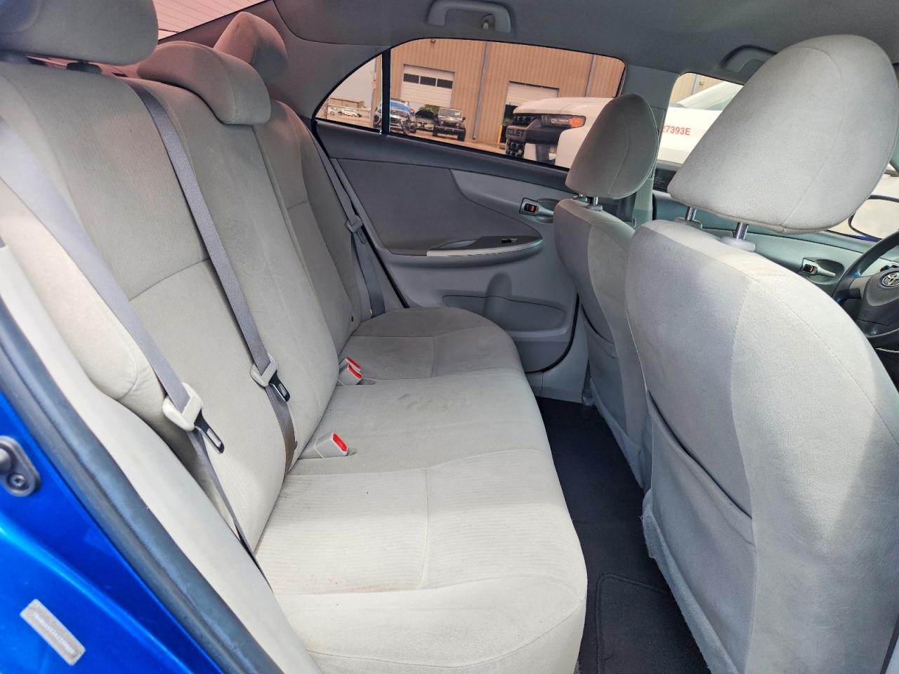 2010 Toyota Corolla Le Blue vin: 1NXBU4EE2AZ339809