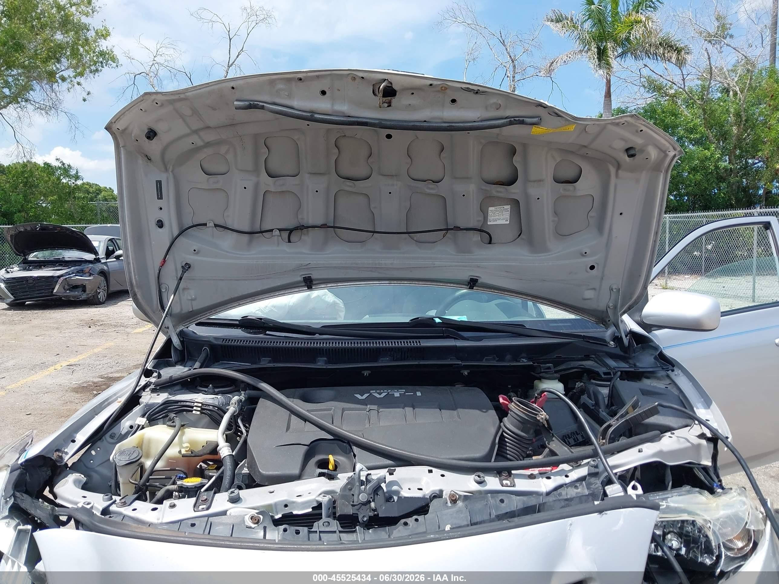 2010 Toyota Corolla Le Silver vin: 1NXBU4EE2AZ340720