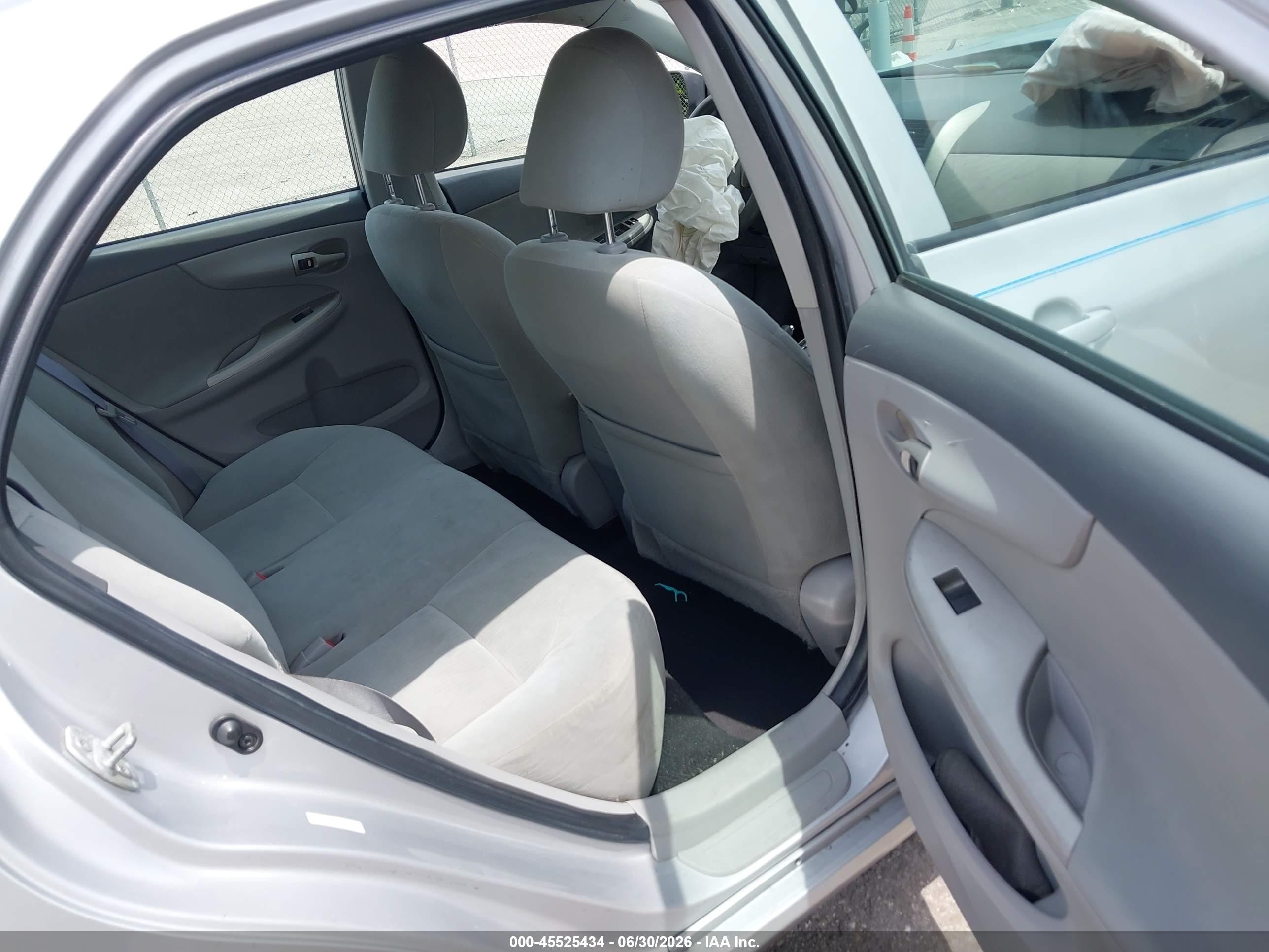 2010 Toyota Corolla Le Silver vin: 1NXBU4EE2AZ340720