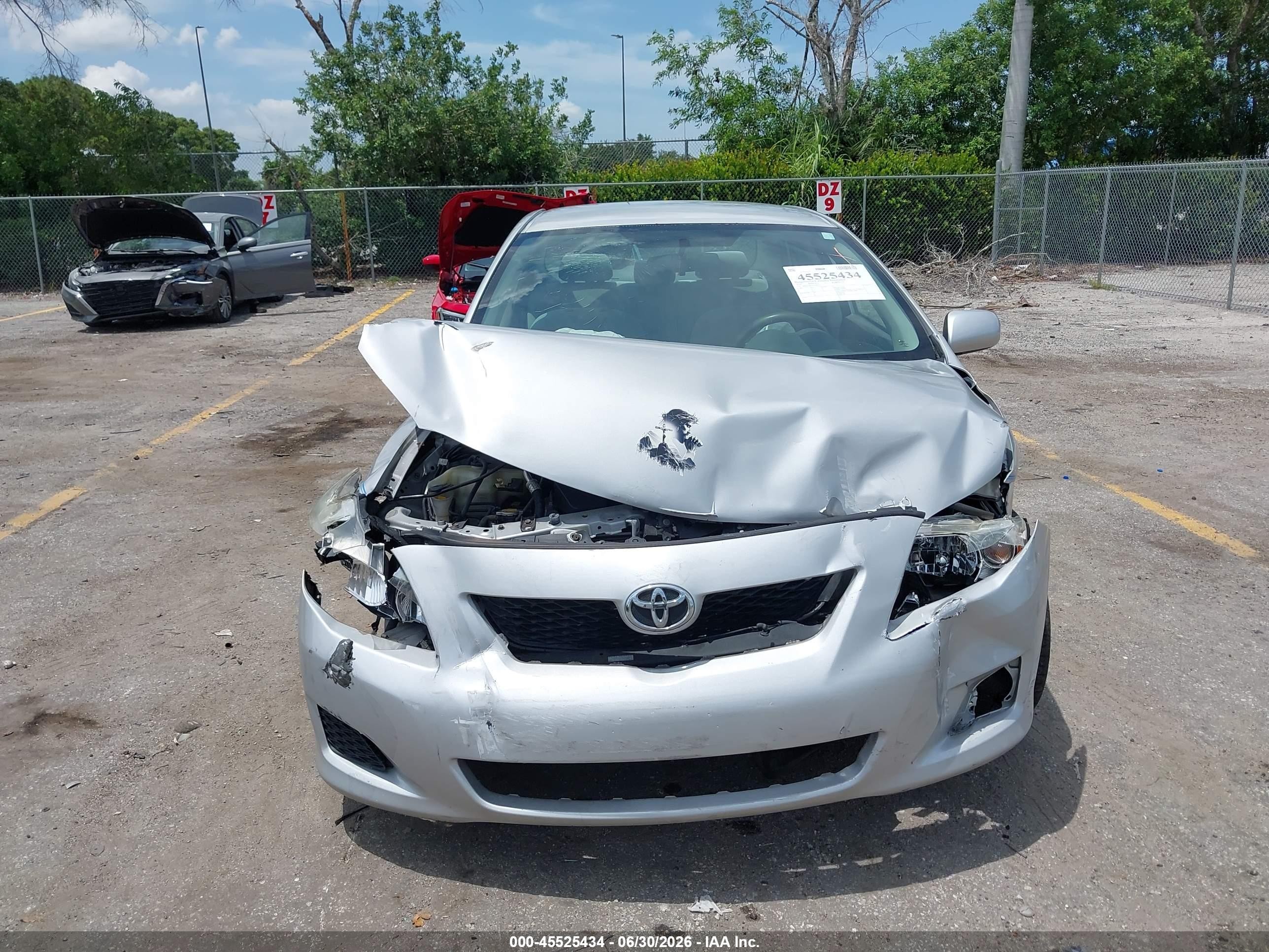 2010 Toyota Corolla Le Silver vin: 1NXBU4EE2AZ340720