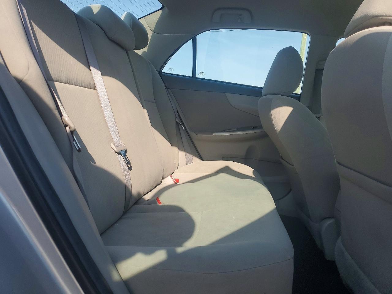 2010 Toyota Corolla Le Серебряный vin: 1NXBU4EE2AZ342404
