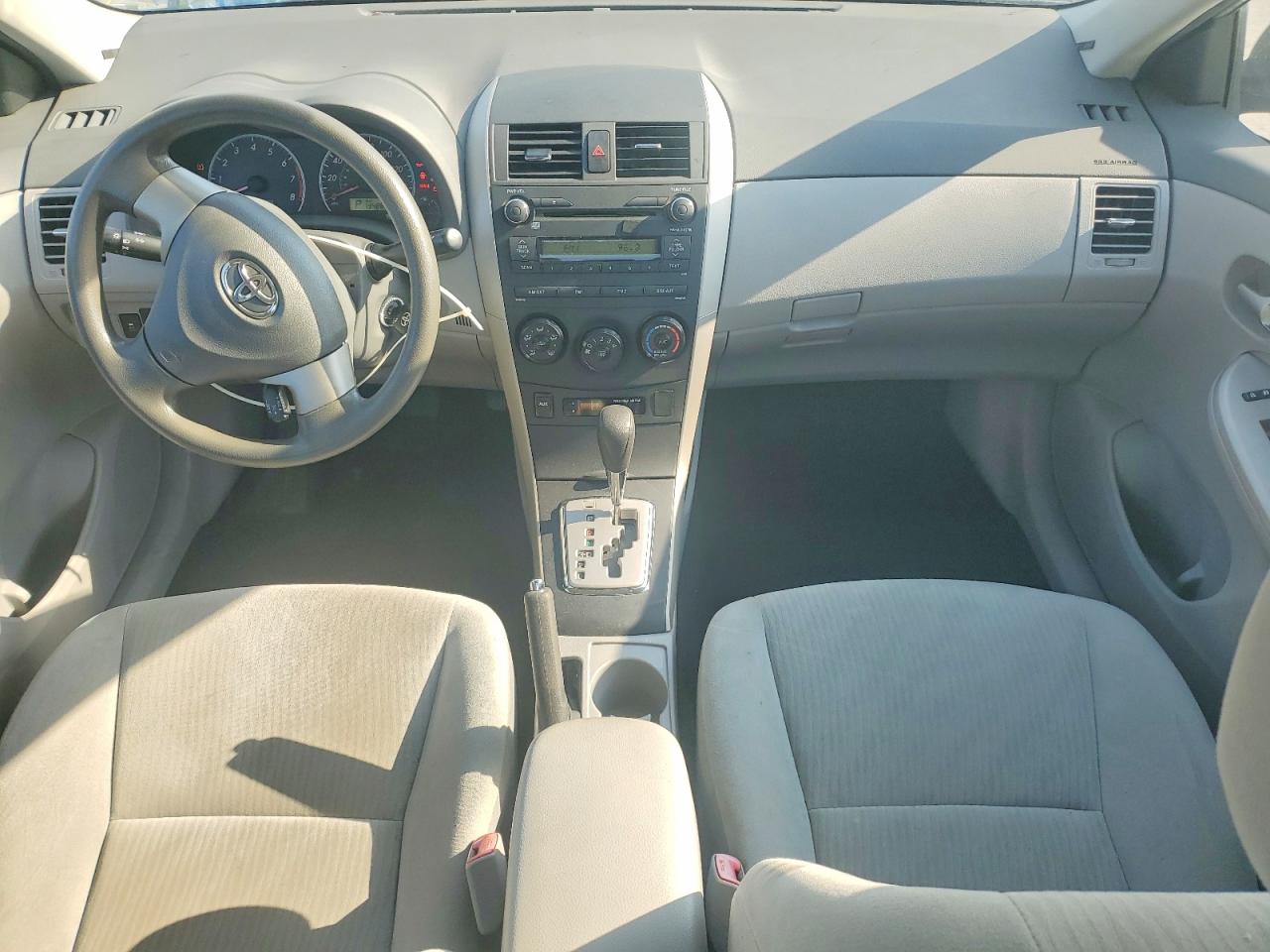2010 Toyota Corolla Le Серебряный vin: 1NXBU4EE2AZ342404