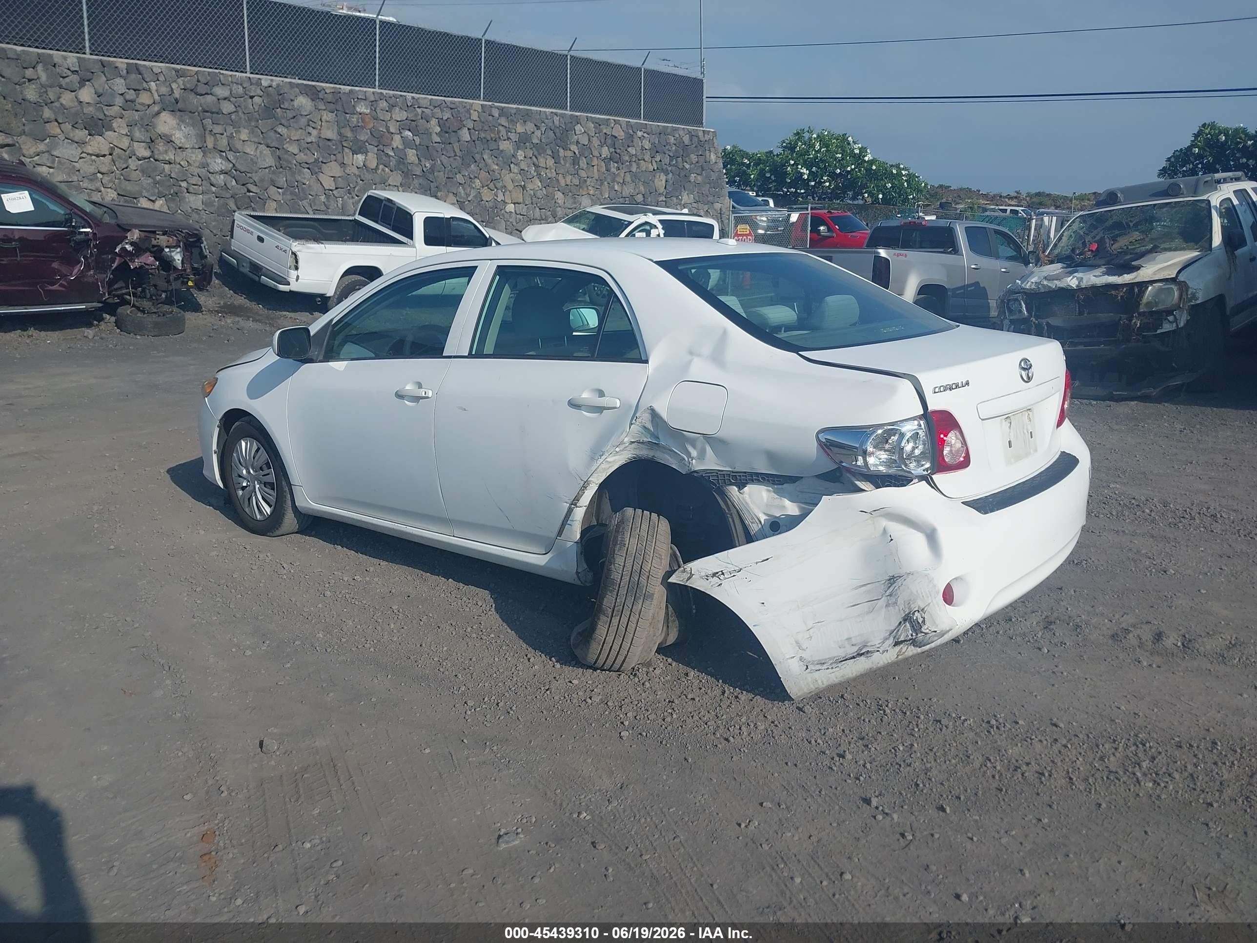 2010 Toyota Corolla Le White vin: 1NXBU4EE2AZ342600