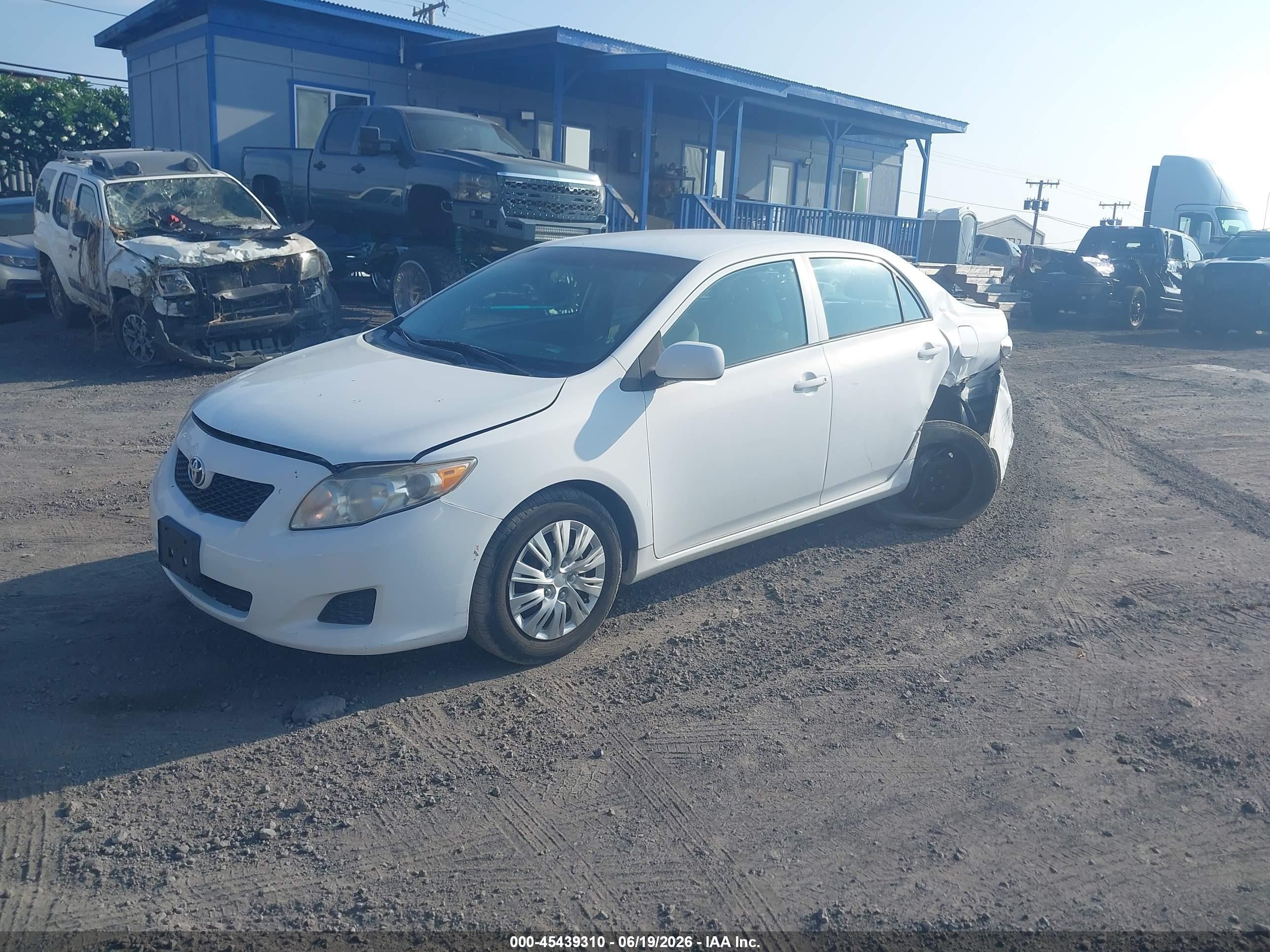 2010 Toyota Corolla Le White vin: 1NXBU4EE2AZ342600