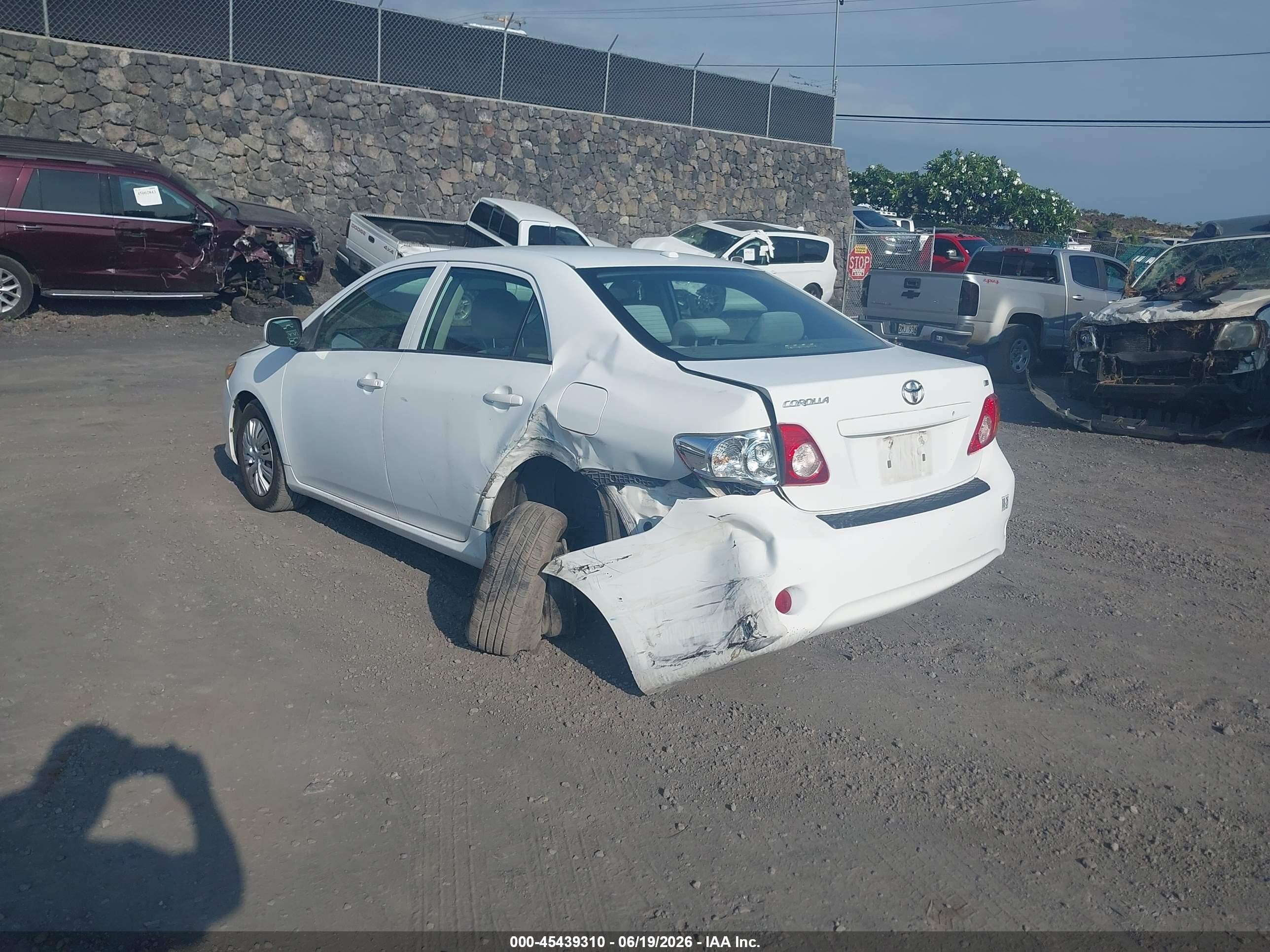 2010 Toyota Corolla Le White vin: 1NXBU4EE2AZ342600