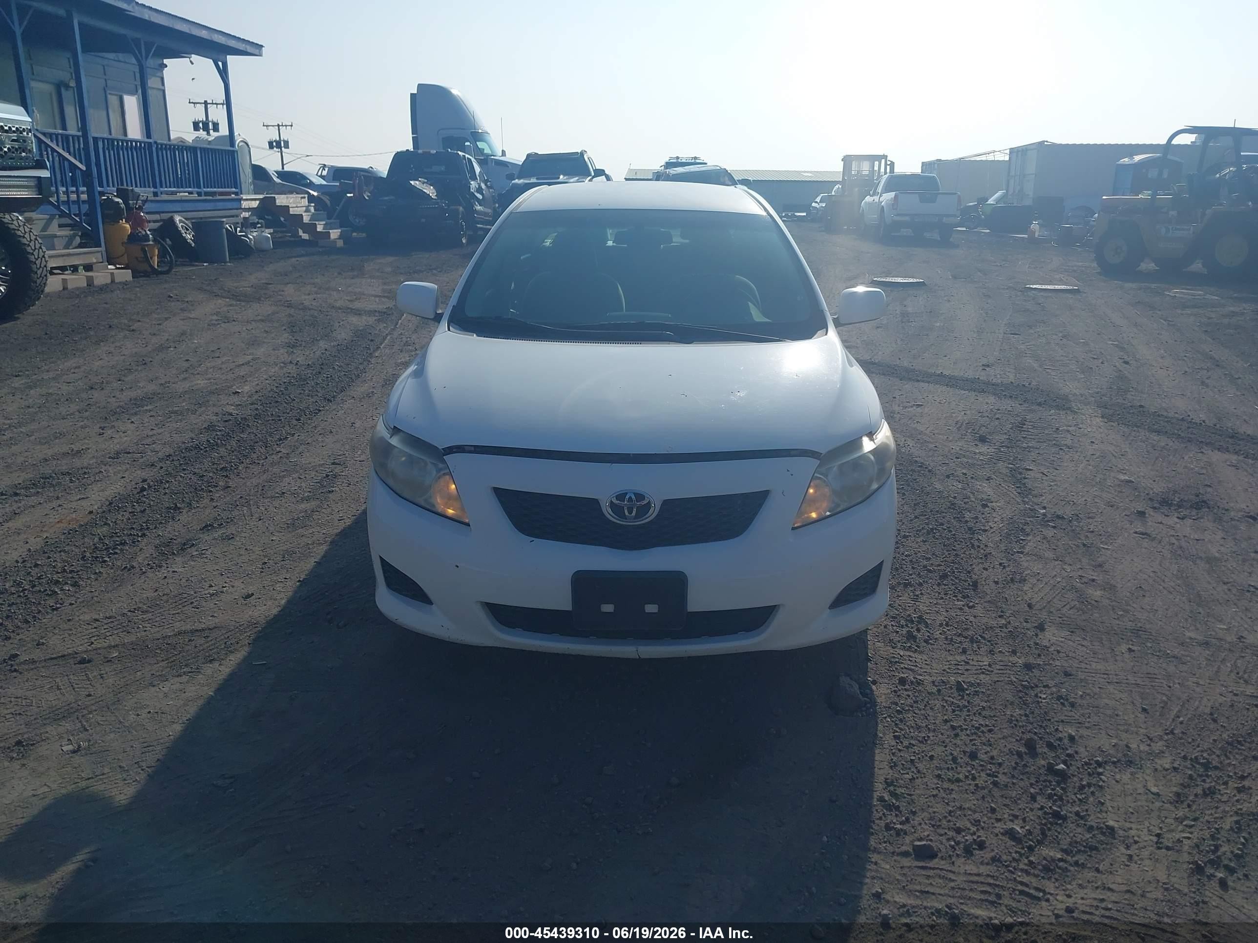 2010 Toyota Corolla Le White vin: 1NXBU4EE2AZ342600
