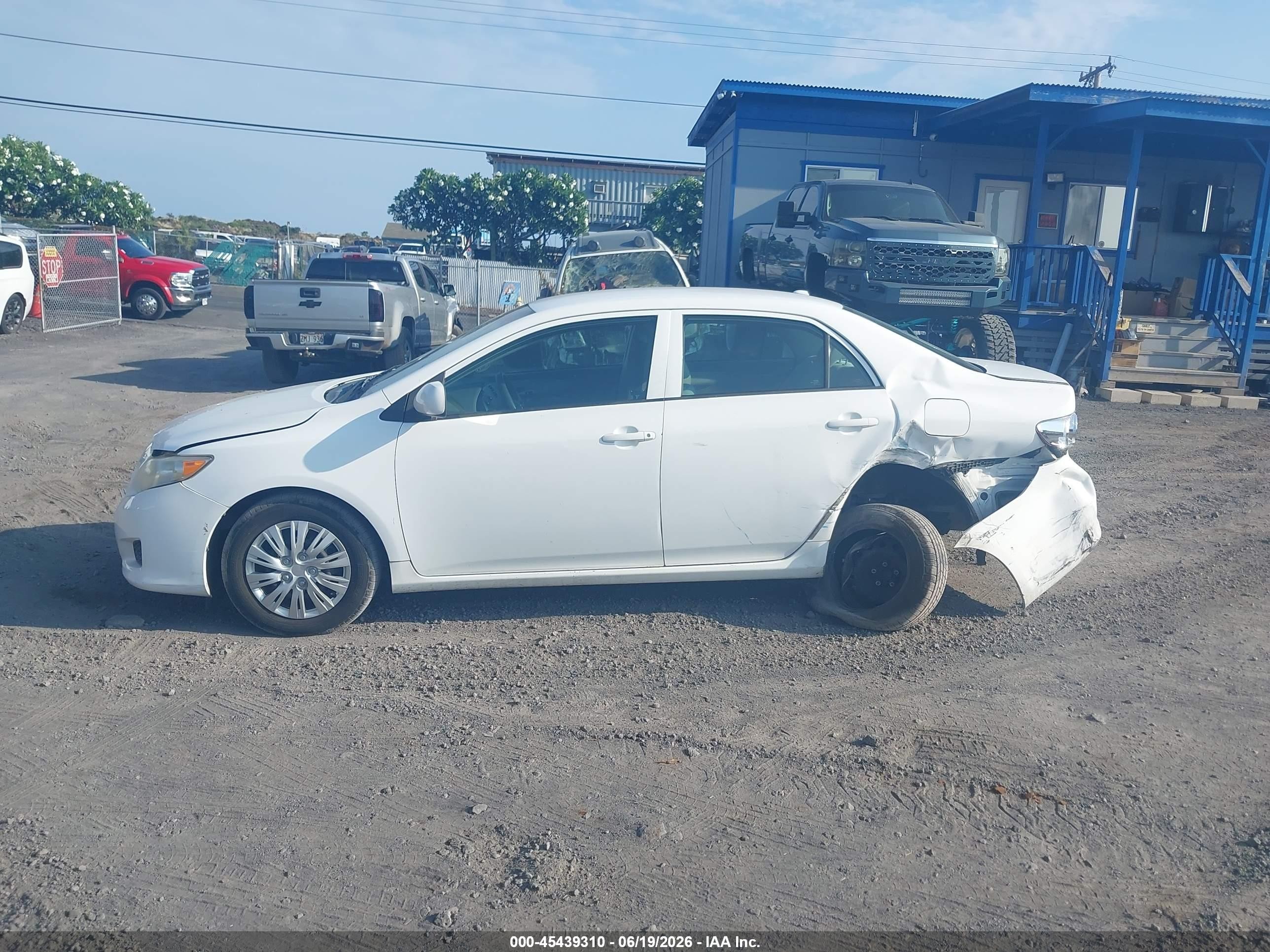 2010 Toyota Corolla Le White vin: 1NXBU4EE2AZ342600