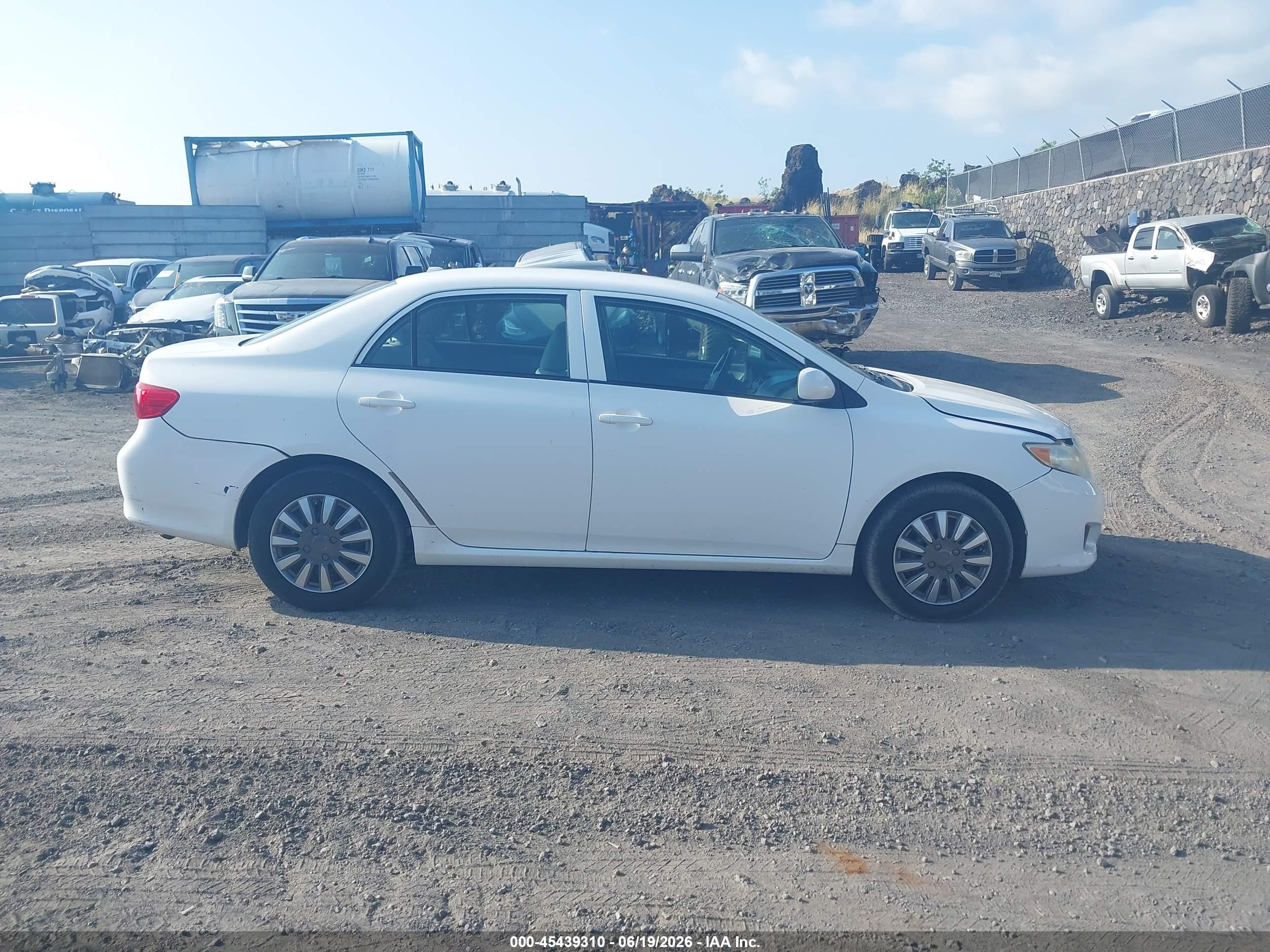 2010 Toyota Corolla Le White vin: 1NXBU4EE2AZ342600