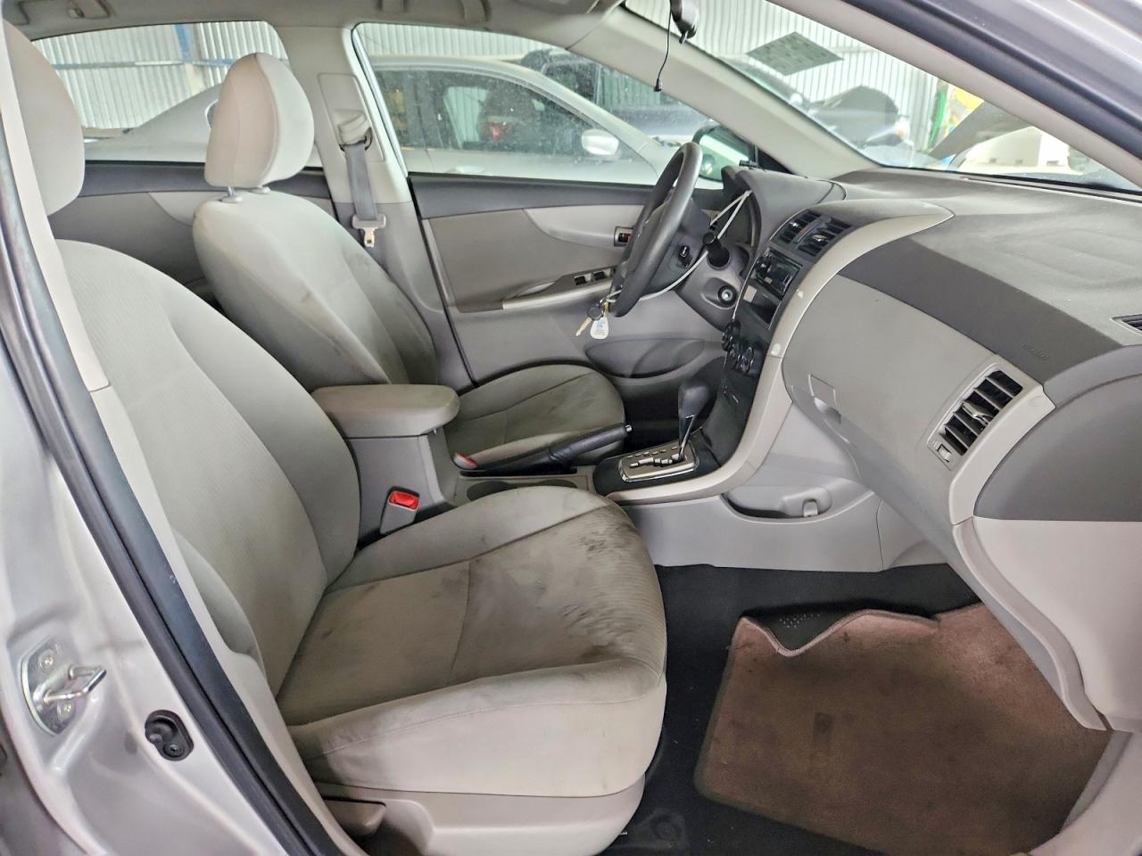 2010 Toyota Corolla Le Silver vin: 1NXBU4EE2AZ354326