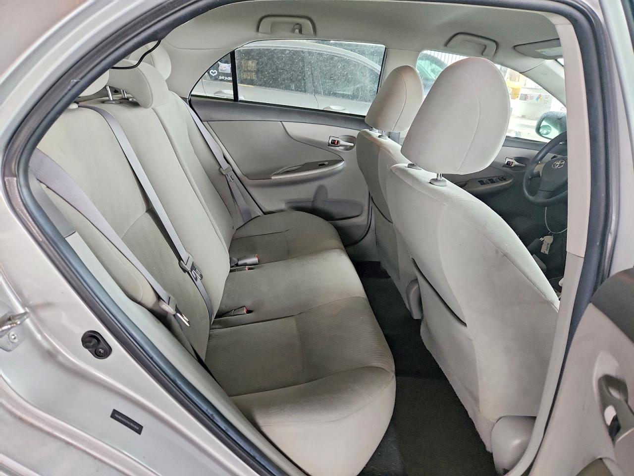 2010 Toyota Corolla Le Silver vin: 1NXBU4EE2AZ354326
