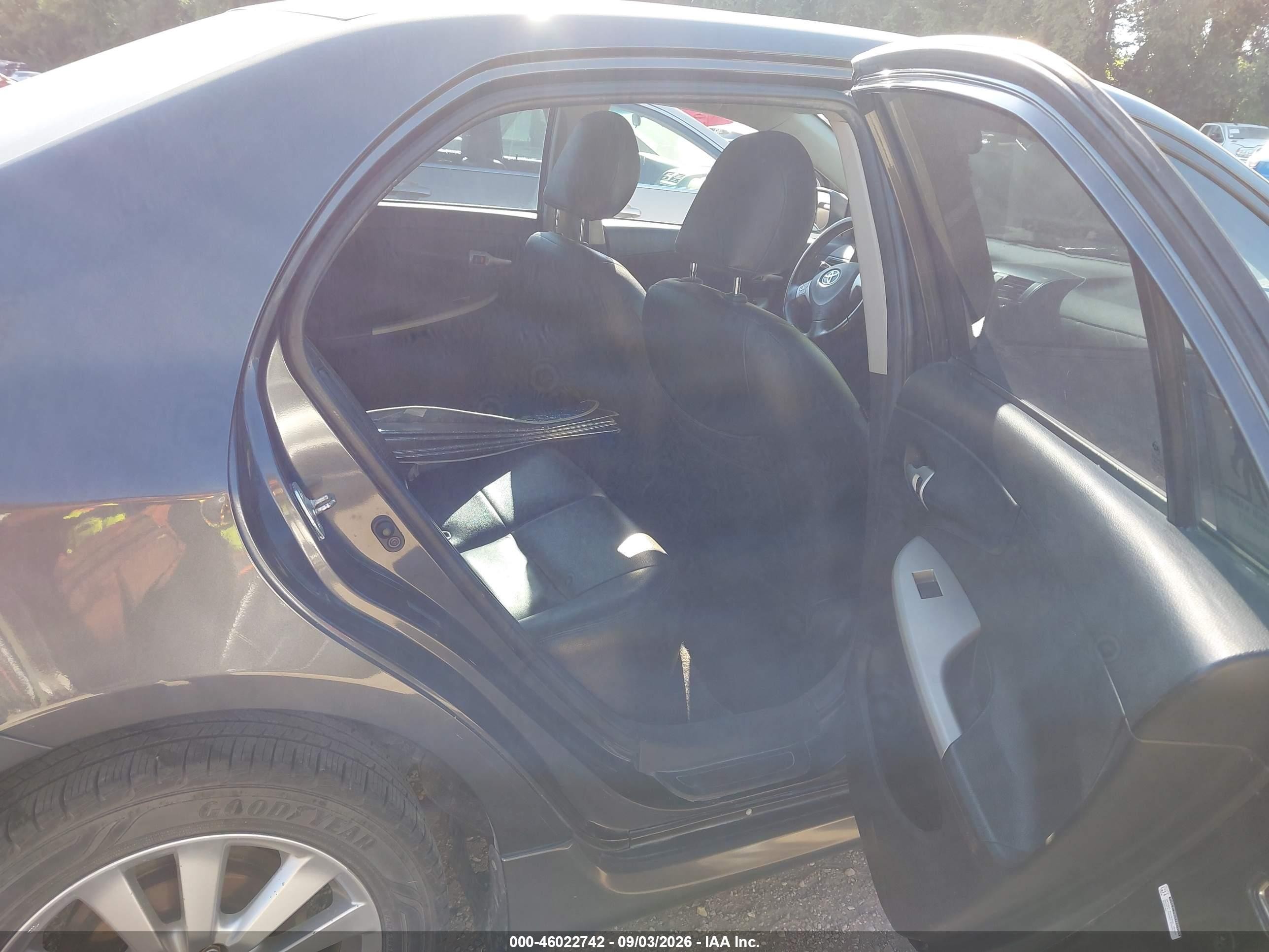 2010 Toyota Corolla S Серый vin: 1NXBU4EE2AZ372566