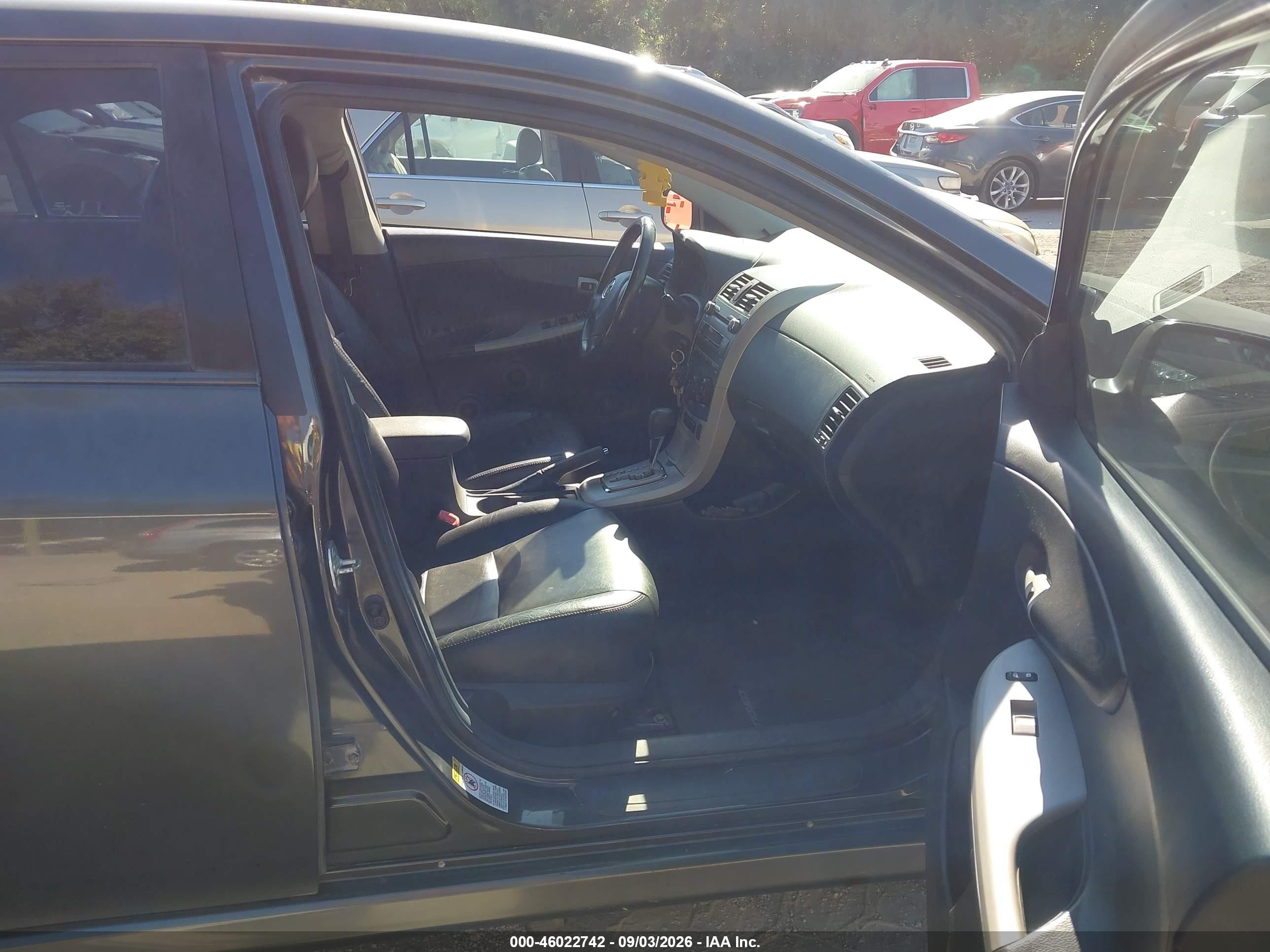 2010 Toyota Corolla S Серый vin: 1NXBU4EE2AZ372566