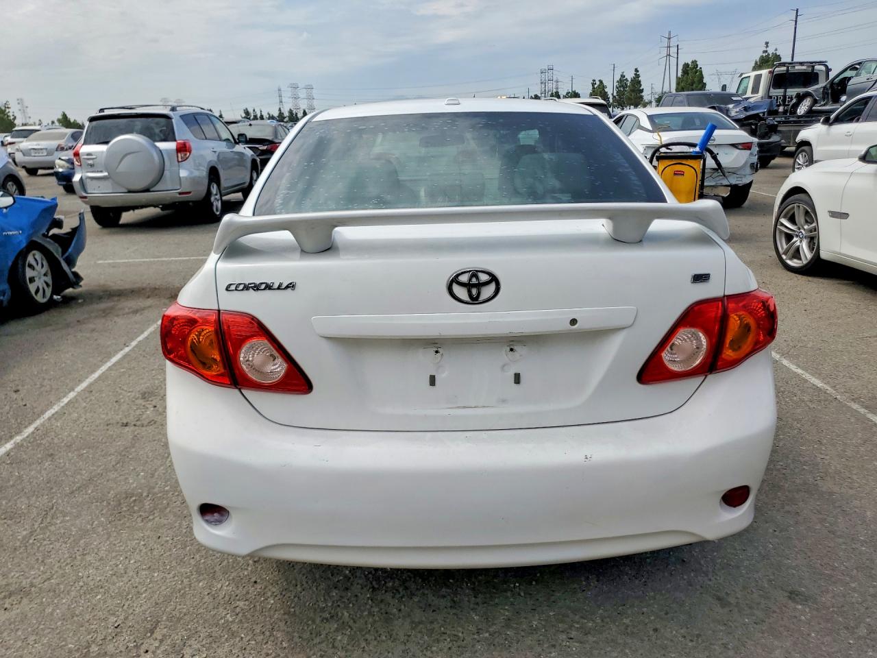 2010 Toyota Corolla Le White vin: 1NXBU4EE2AZ376441