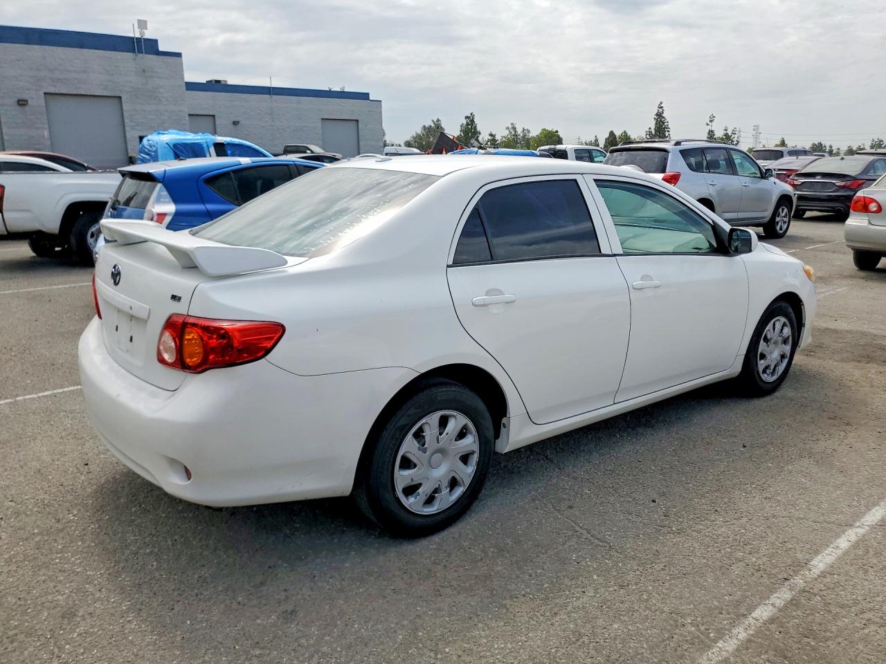 2010 Toyota Corolla Le White vin: 1NXBU4EE2AZ376441