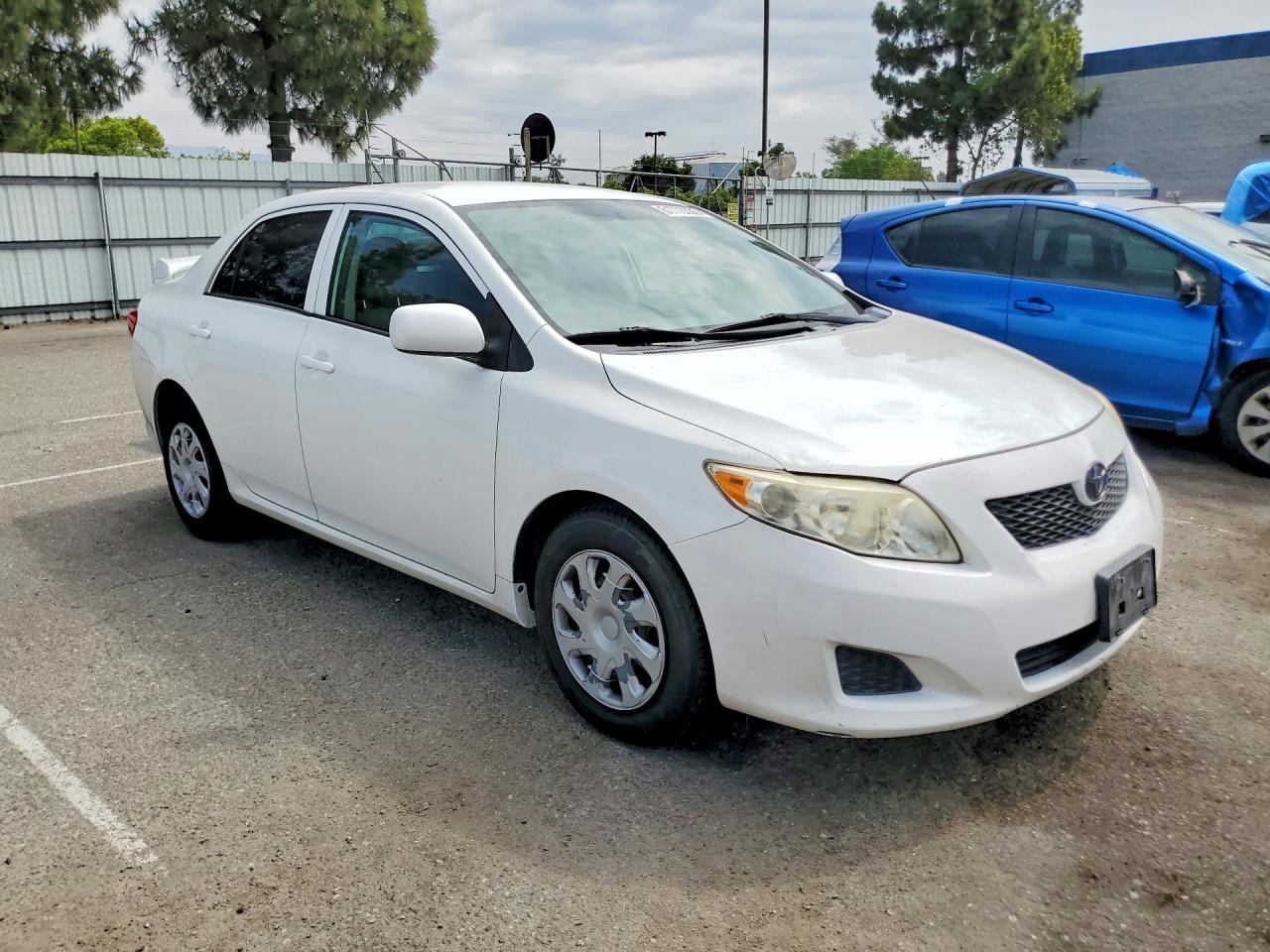 2010 Toyota Corolla Le White vin: 1NXBU4EE2AZ376441