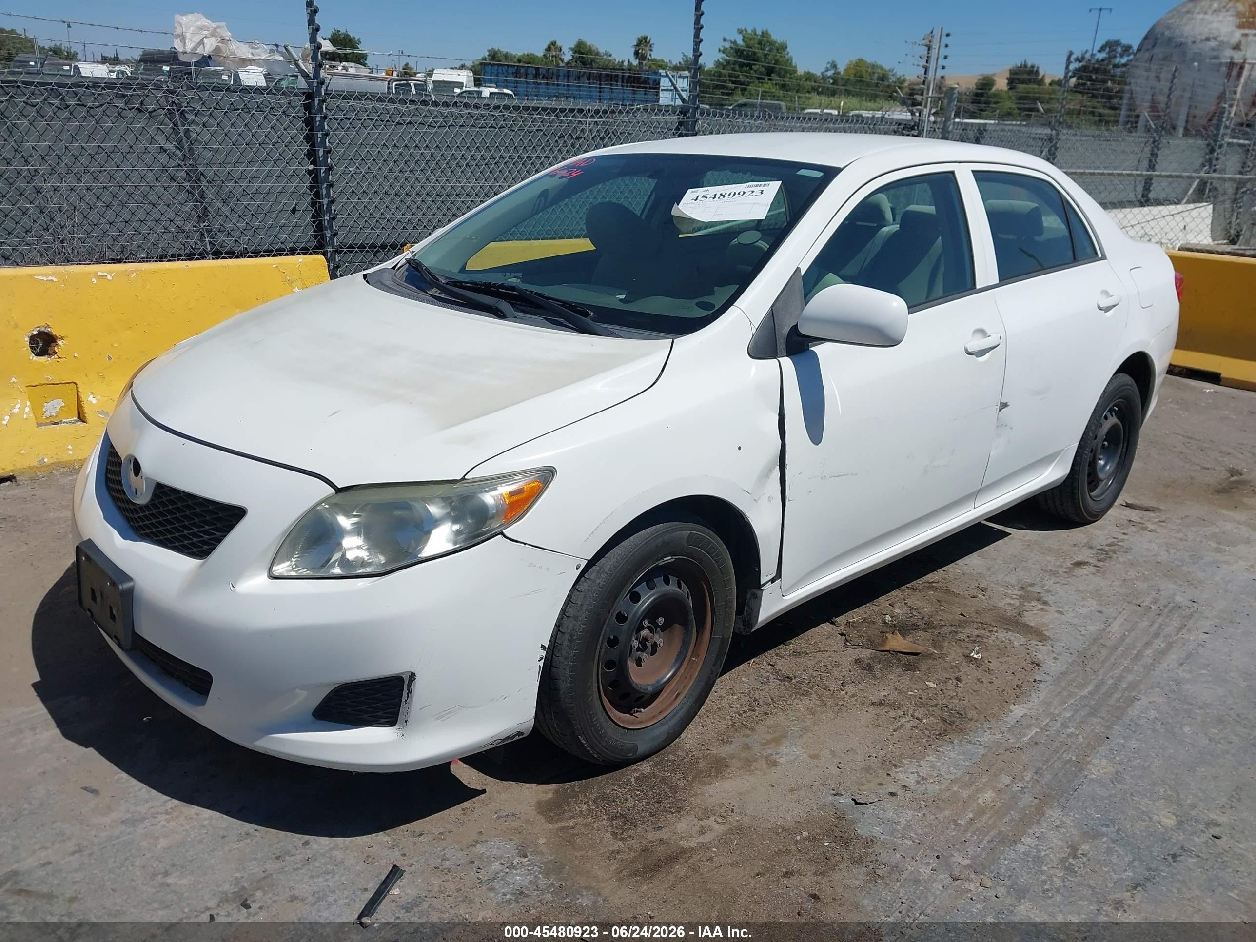 2010 Toyota Corolla Le White vin: 1NXBU4EE3AZ179634