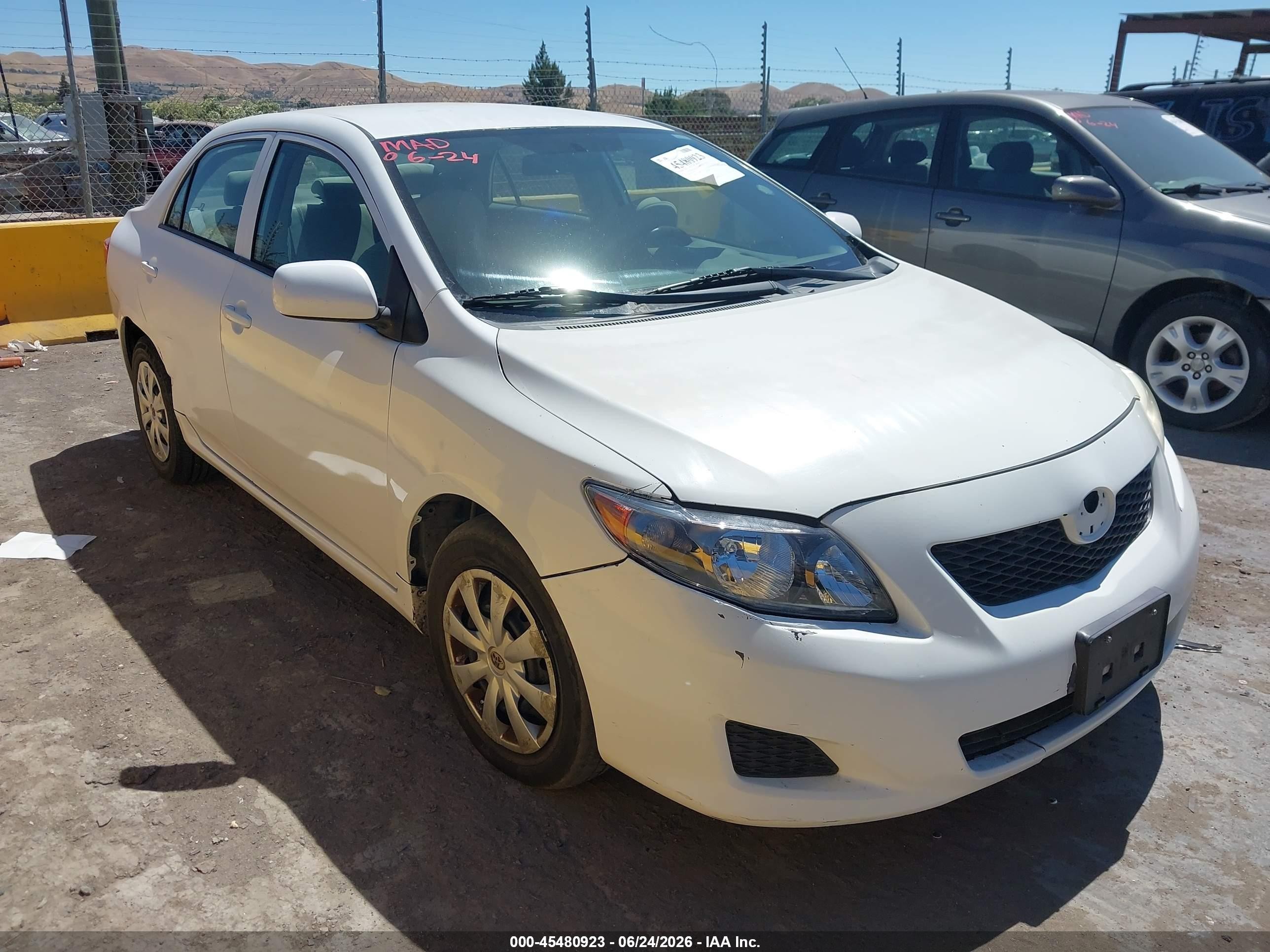 2010 Toyota Corolla Le White vin: 1NXBU4EE3AZ179634
