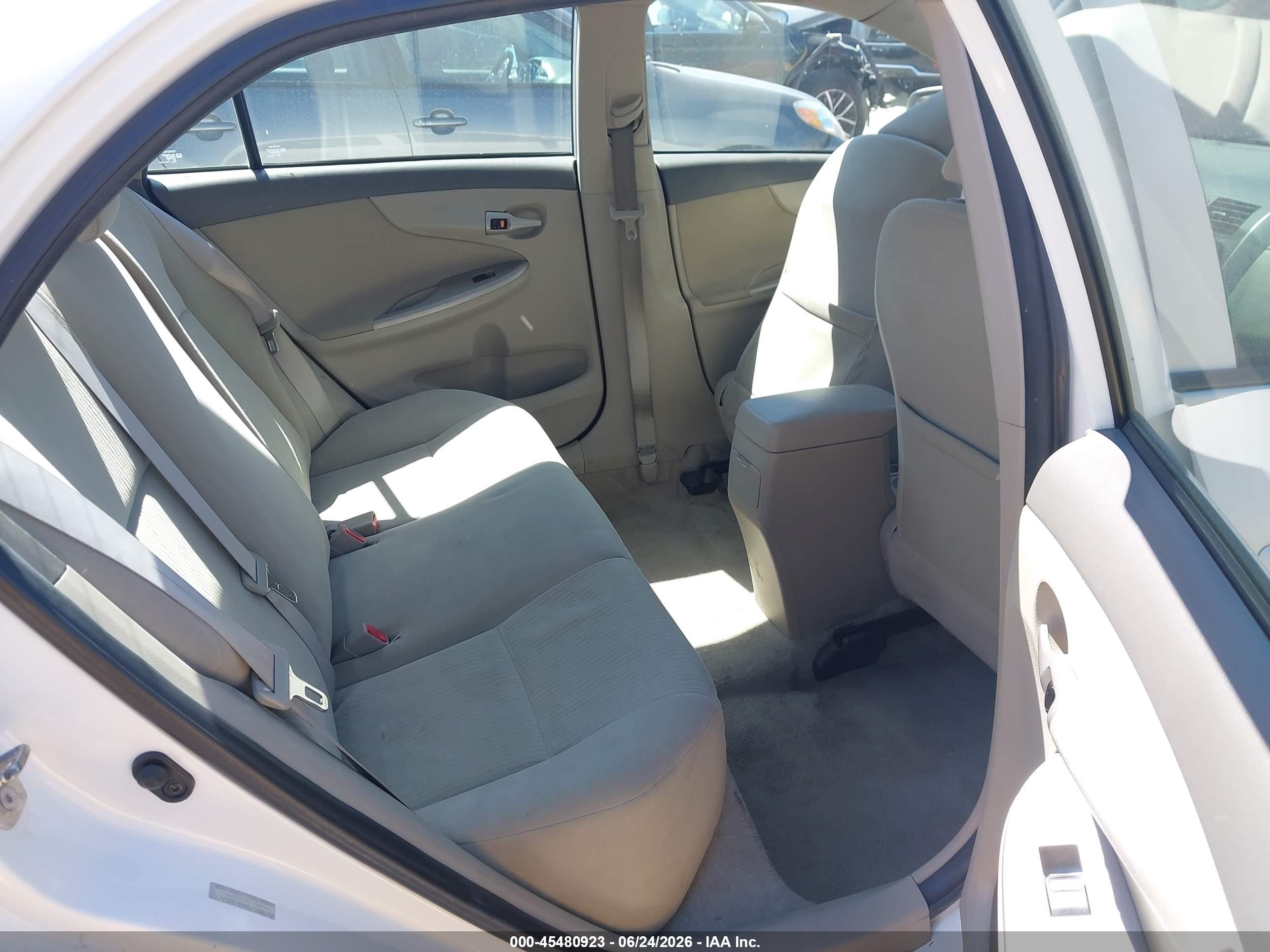 2010 Toyota Corolla Le White vin: 1NXBU4EE3AZ179634