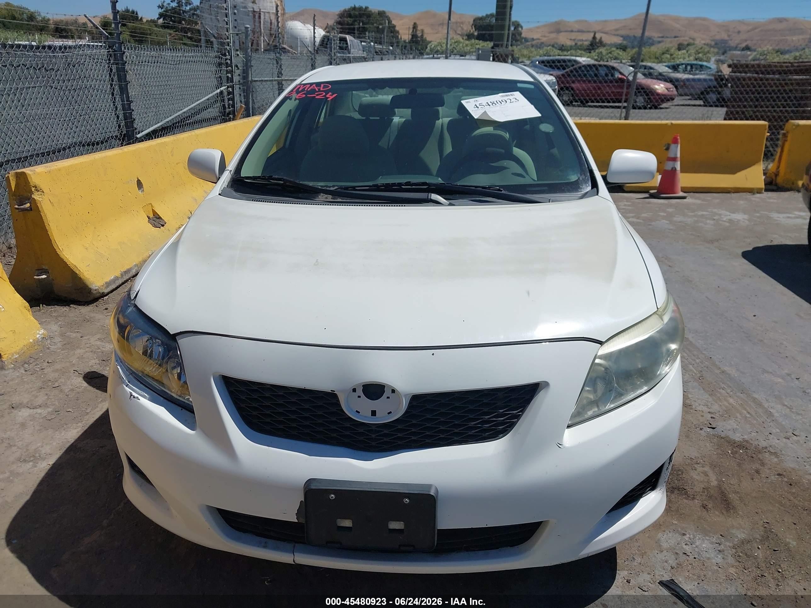 2010 Toyota Corolla Le White vin: 1NXBU4EE3AZ179634