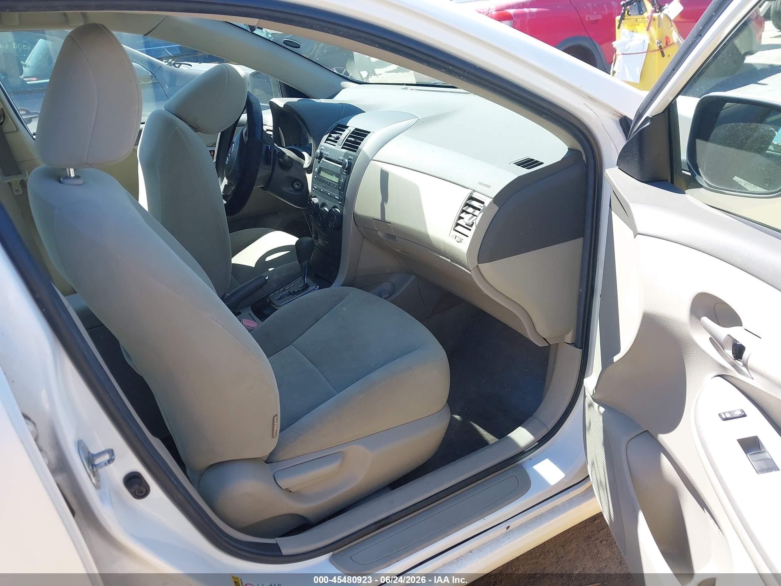 2010 Toyota Corolla Le White vin: 1NXBU4EE3AZ179634