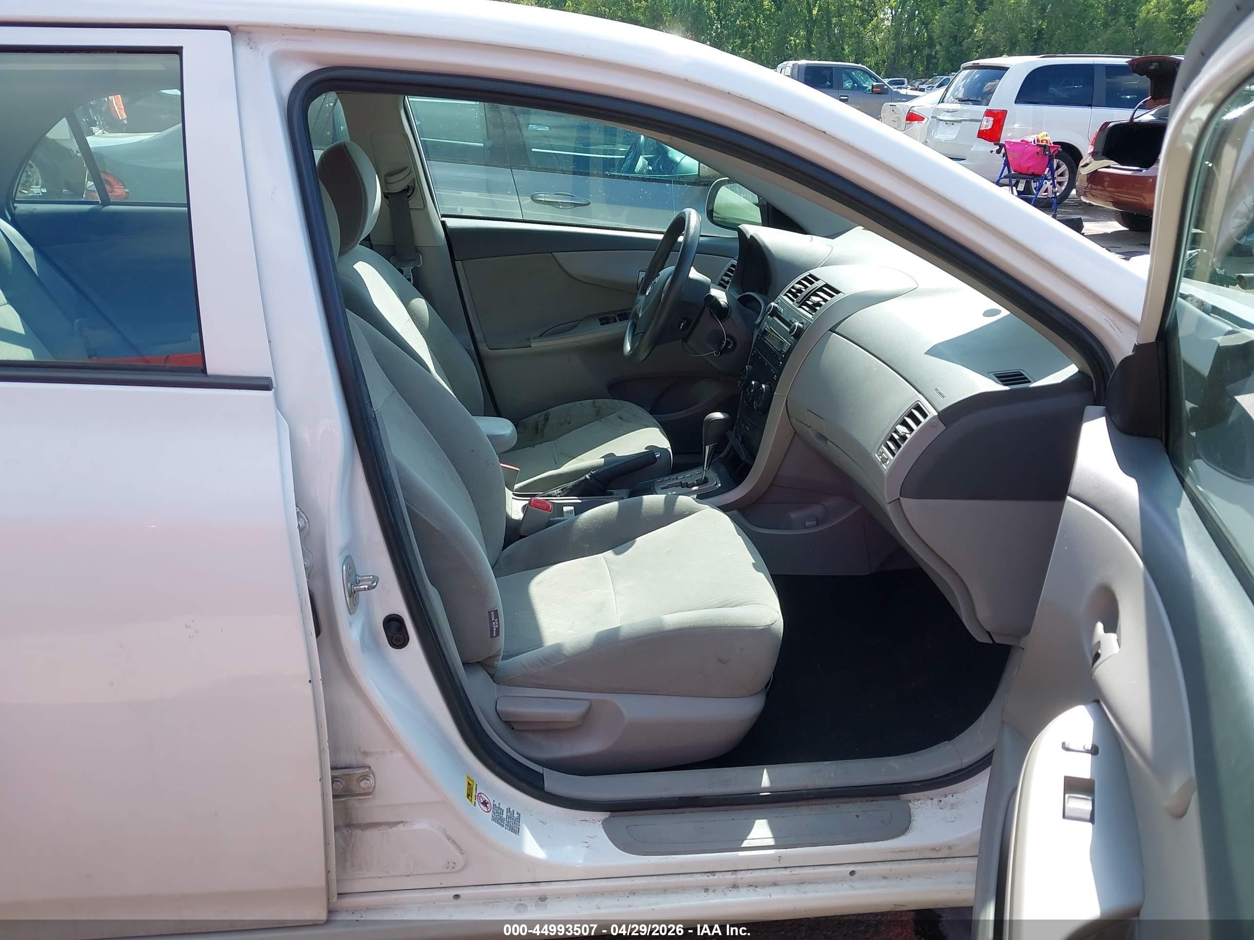 2010 Toyota Corolla Le White vin: 1NXBU4EE3AZ186597