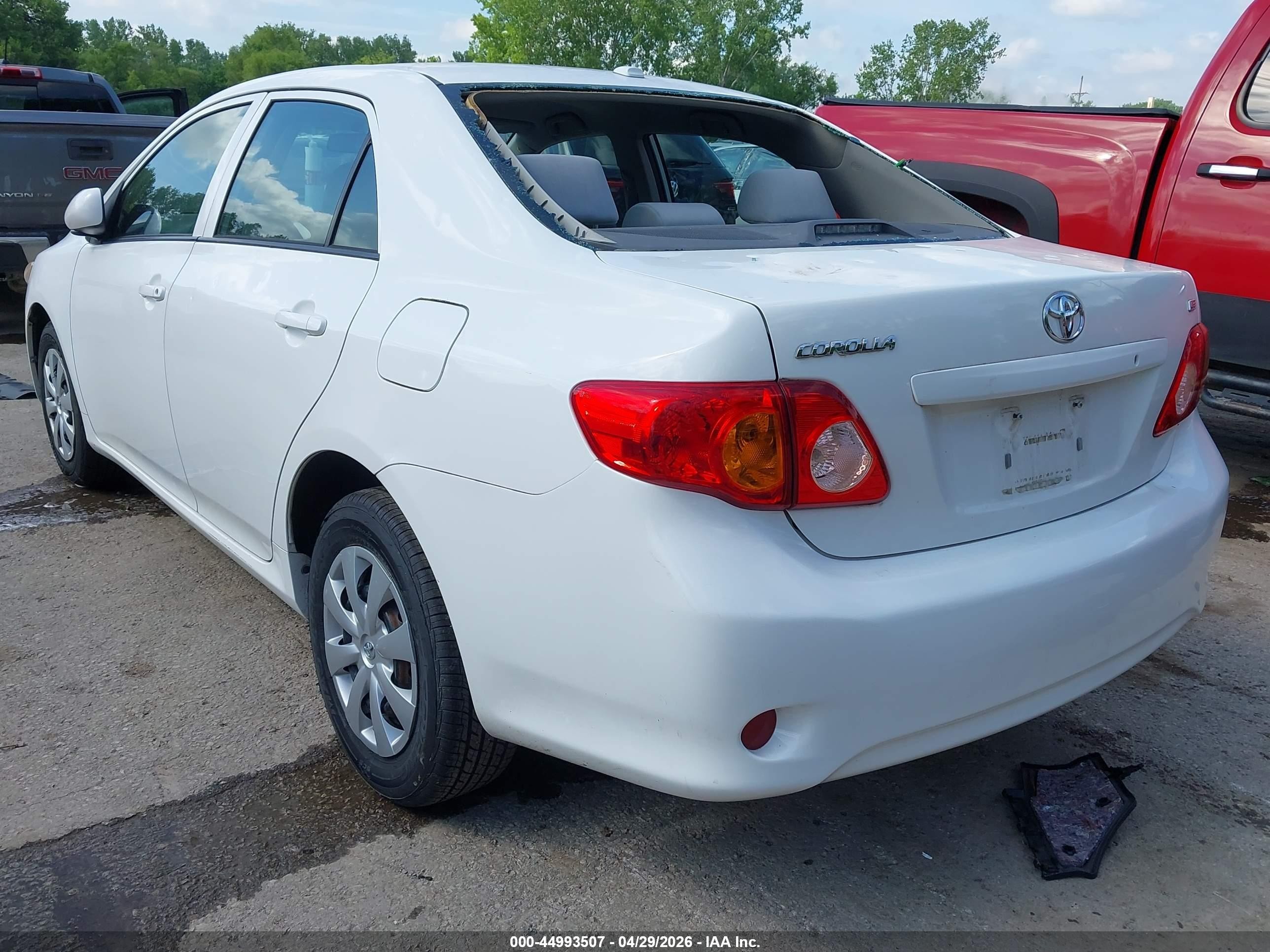 2010 Toyota Corolla Le White vin: 1NXBU4EE3AZ186597