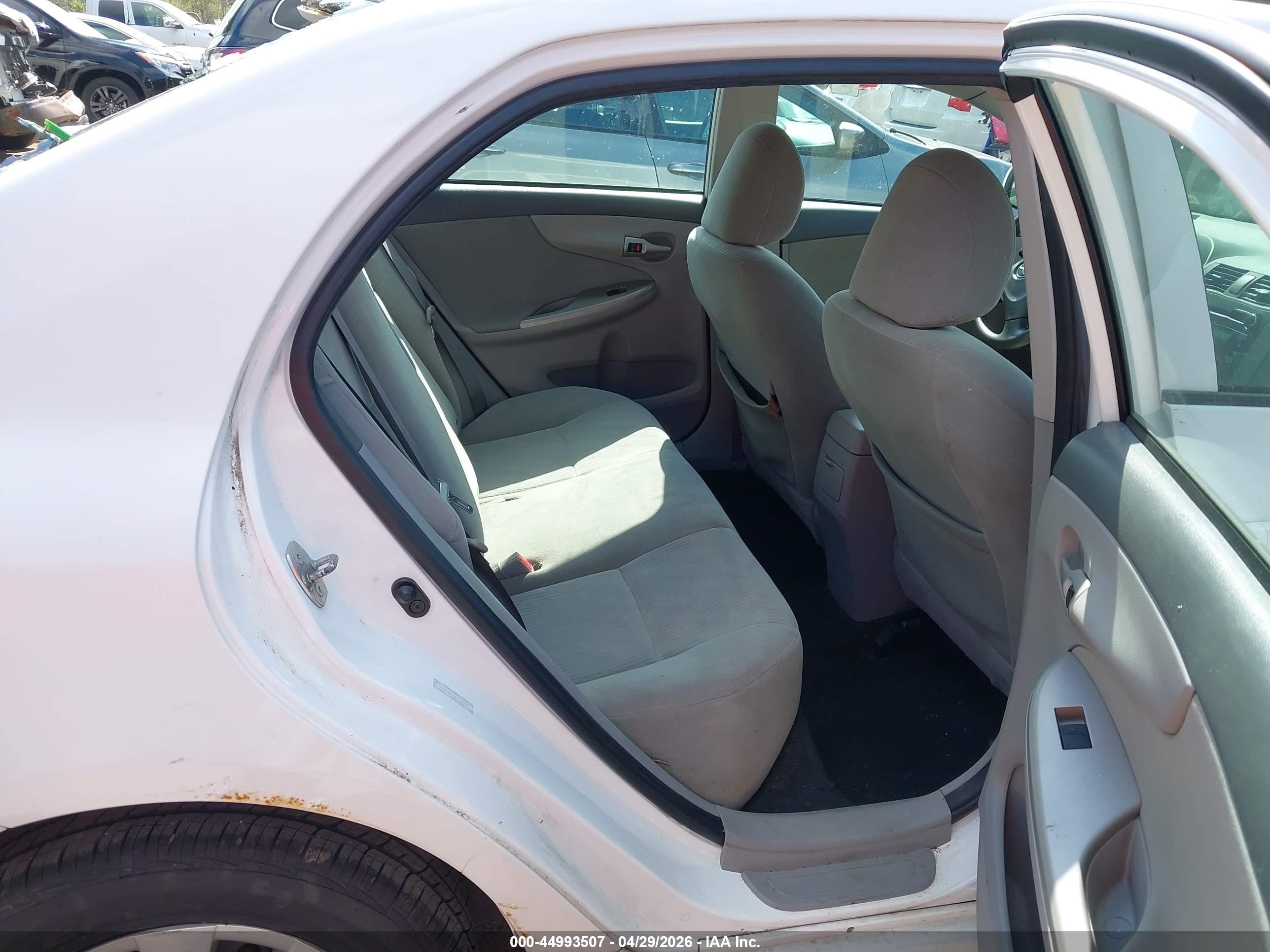 2010 Toyota Corolla Le White vin: 1NXBU4EE3AZ186597