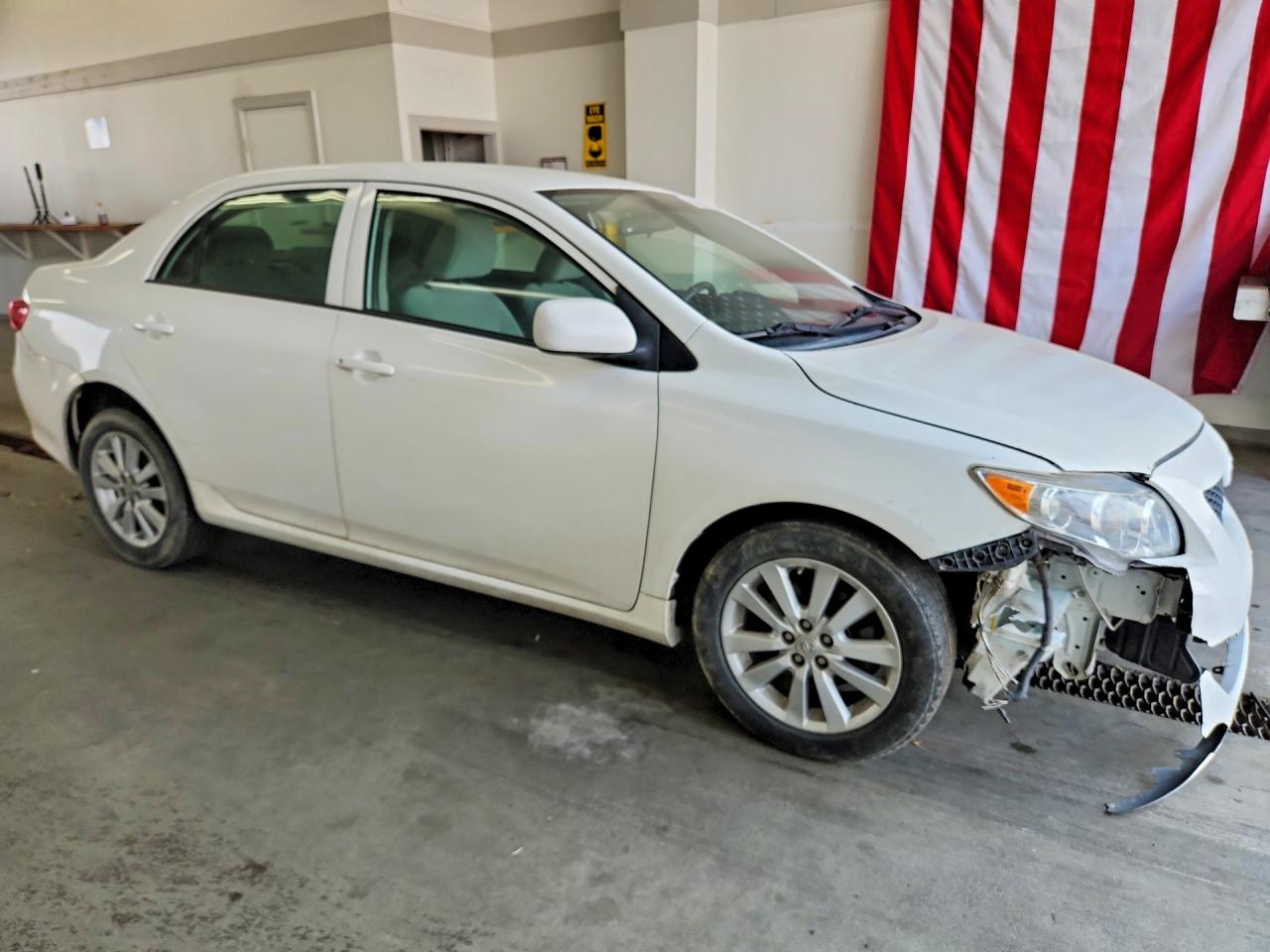 2010 Toyota Corolla Le White vin: 1NXBU4EE3AZ195042