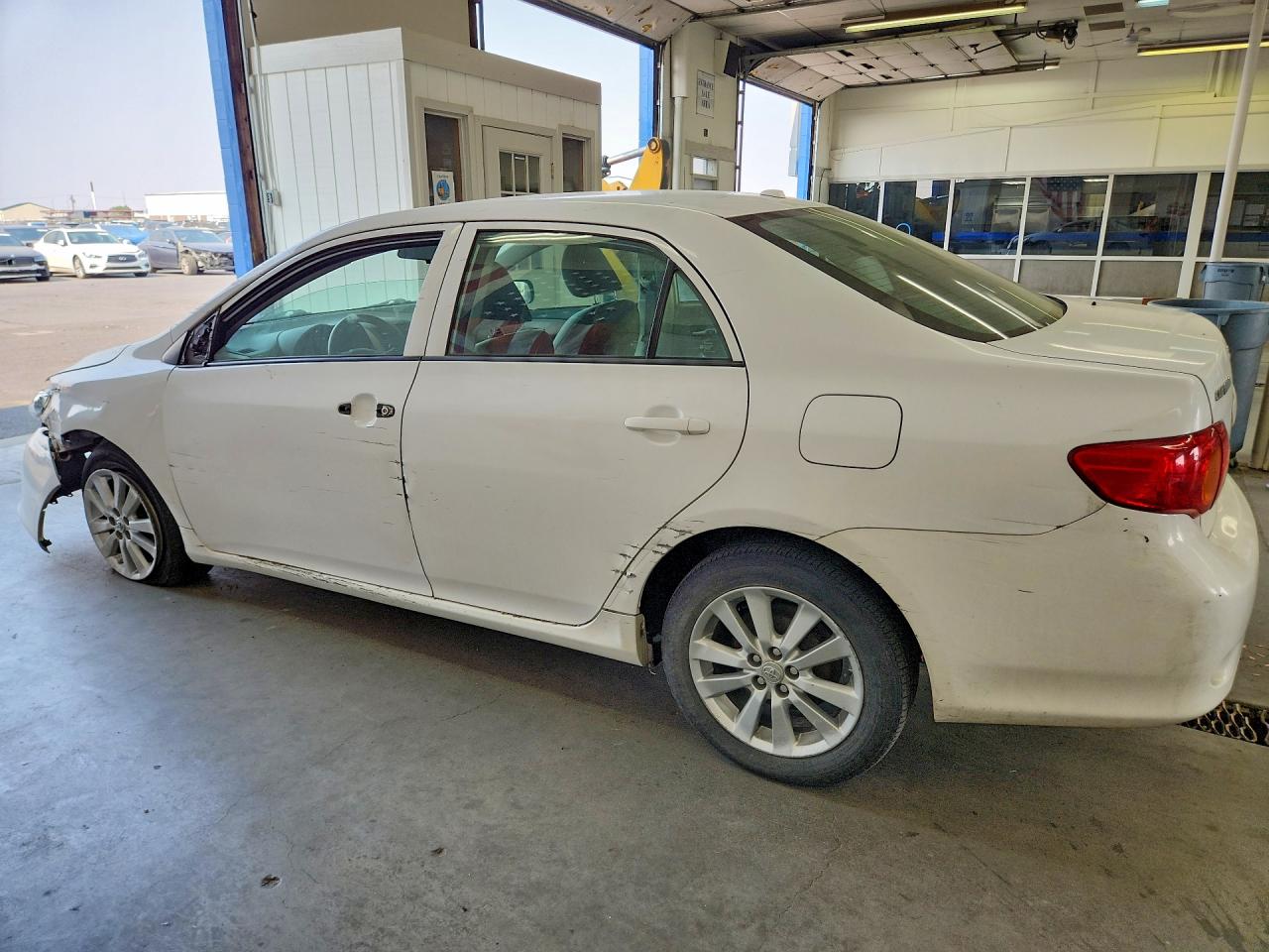 2010 Toyota Corolla Le White vin: 1NXBU4EE3AZ195042