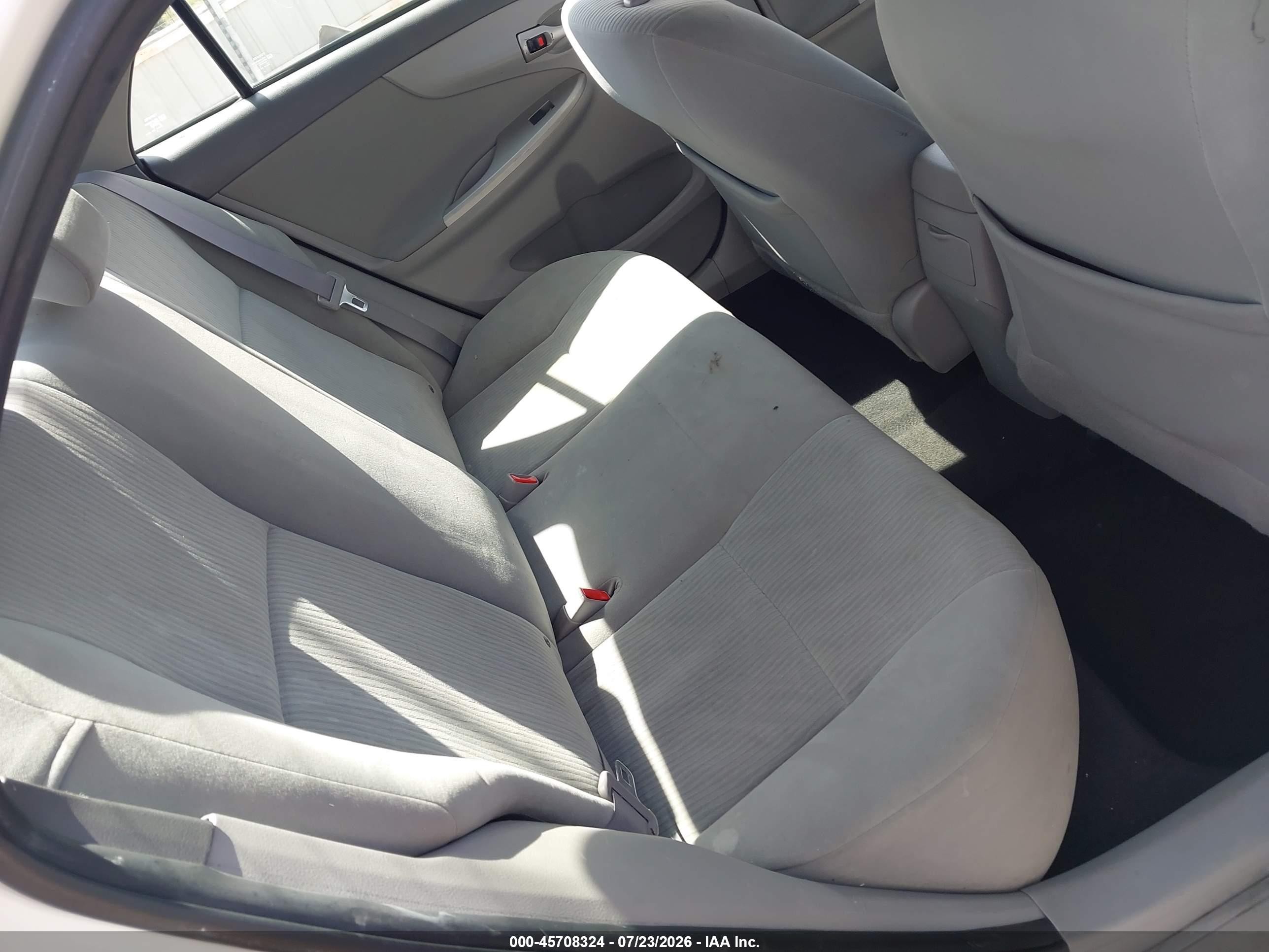 2010 Toyota Corolla Le White vin: 1NXBU4EE3AZ199723