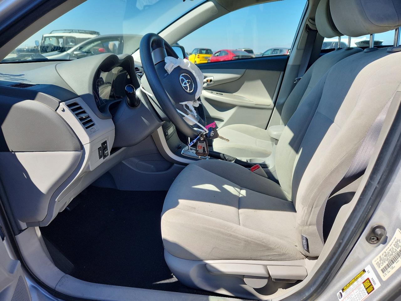2010 Toyota Corolla Le Silver vin: 1NXBU4EE3AZ208162