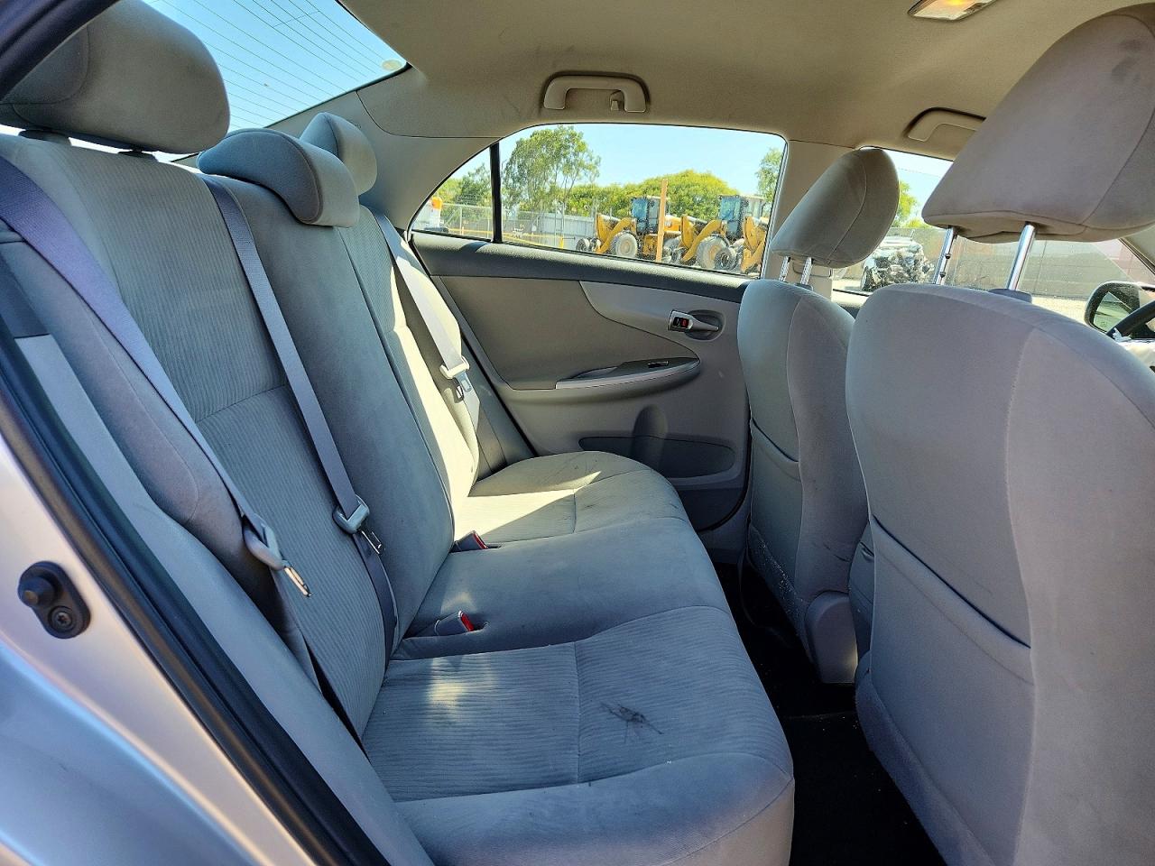 2010 Toyota Corolla Le Silver vin: 1NXBU4EE3AZ208162
