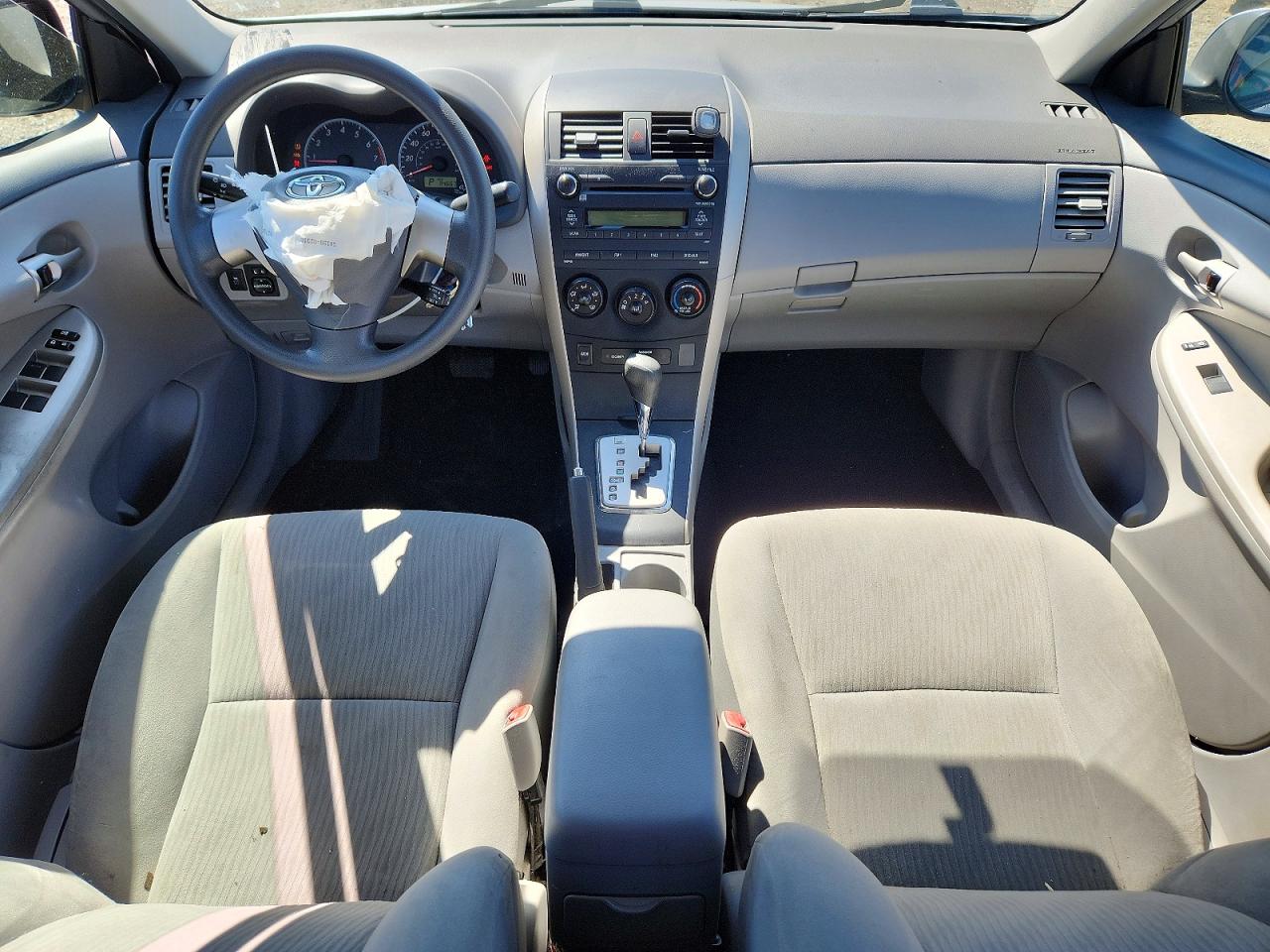 2010 Toyota Corolla Le Silver vin: 1NXBU4EE3AZ208162