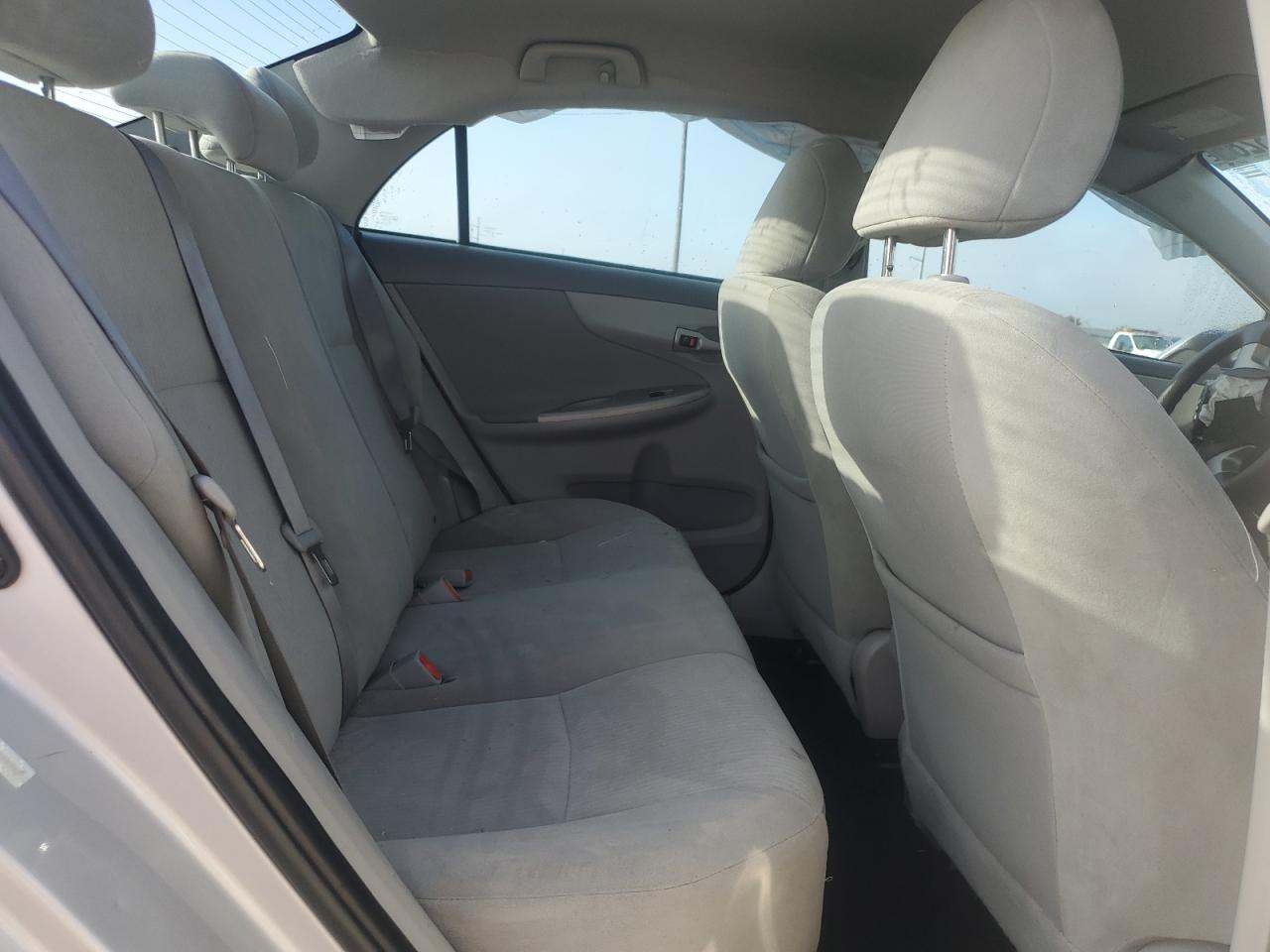 2010 Toyota Corolla Base Silver vin: 1NXBU4EE3AZ215399