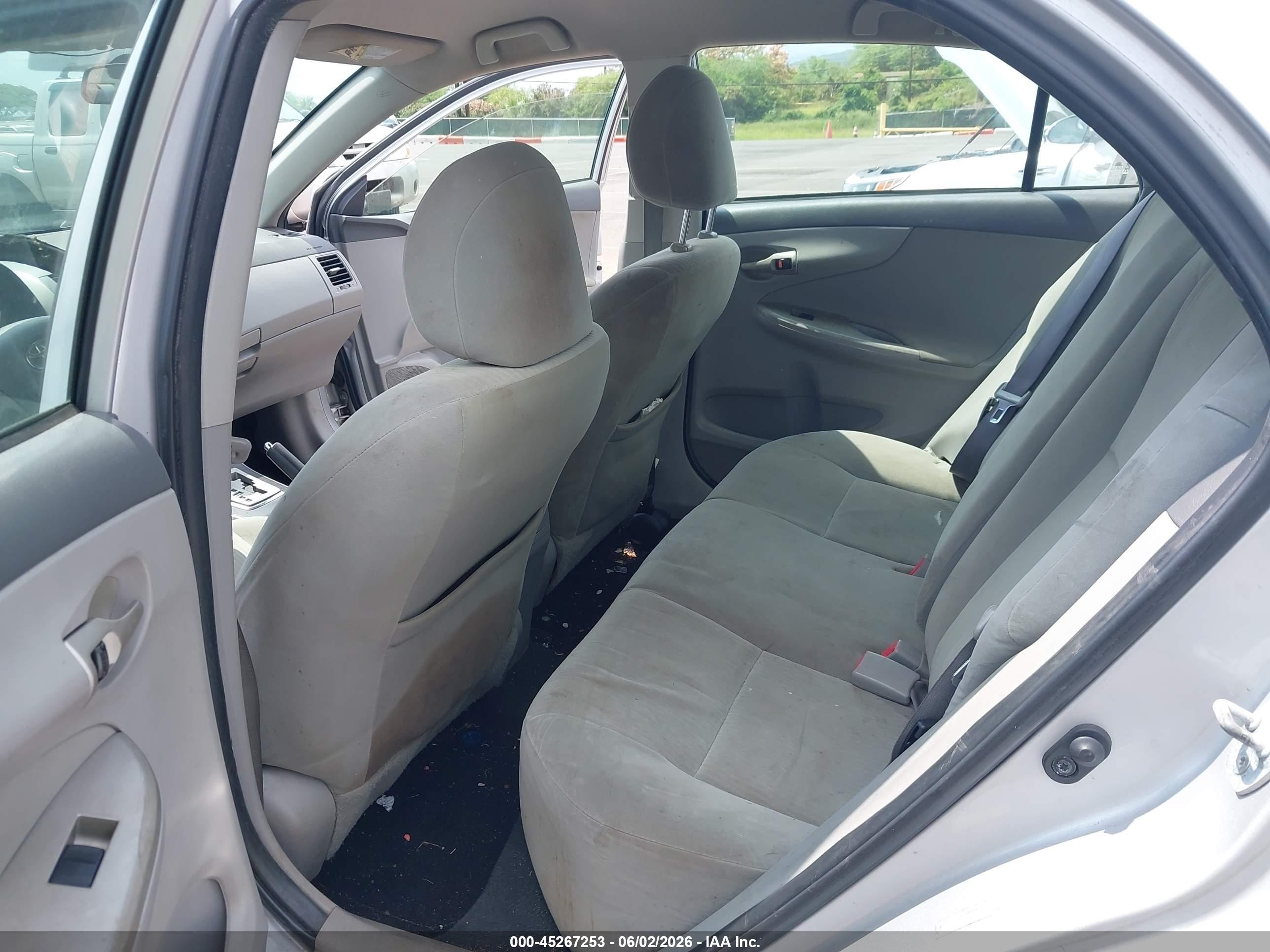 2010 Toyota Corolla Le Серебряный vin: 1NXBU4EE3AZ218688