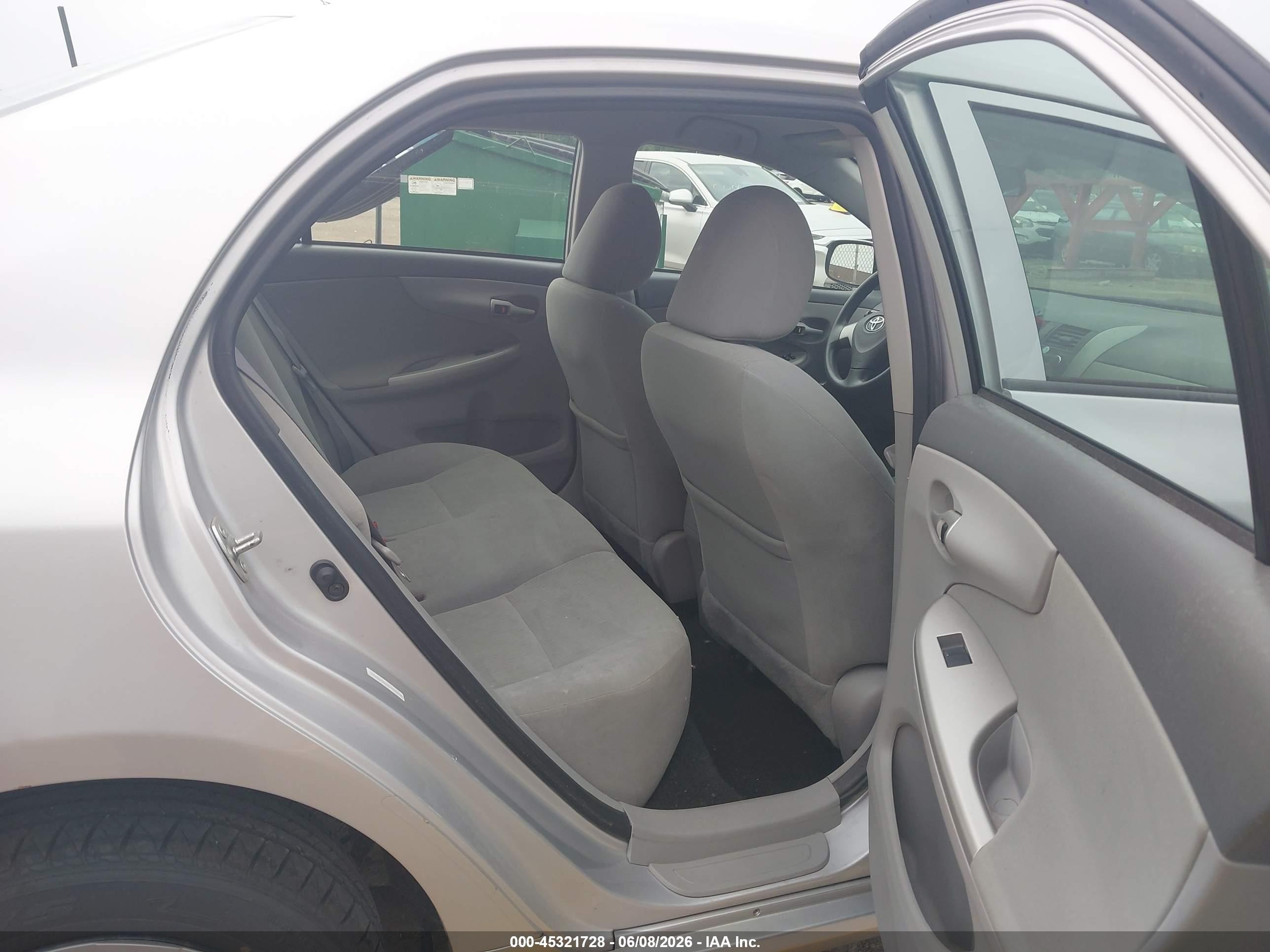 2010 Toyota Corolla Le Серебряный vin: 1NXBU4EE3AZ251819