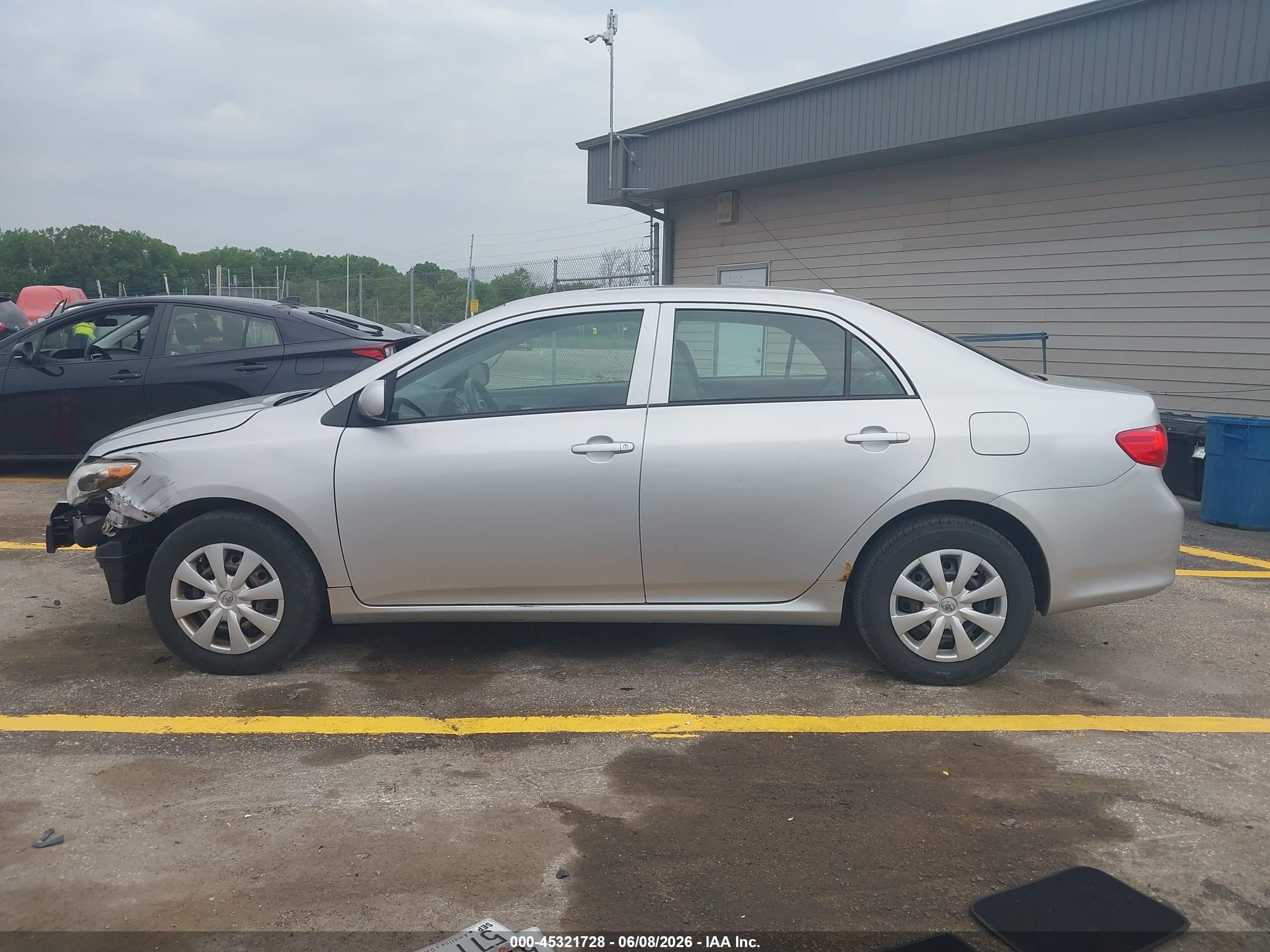 2010 Toyota Corolla Le Серебряный vin: 1NXBU4EE3AZ251819