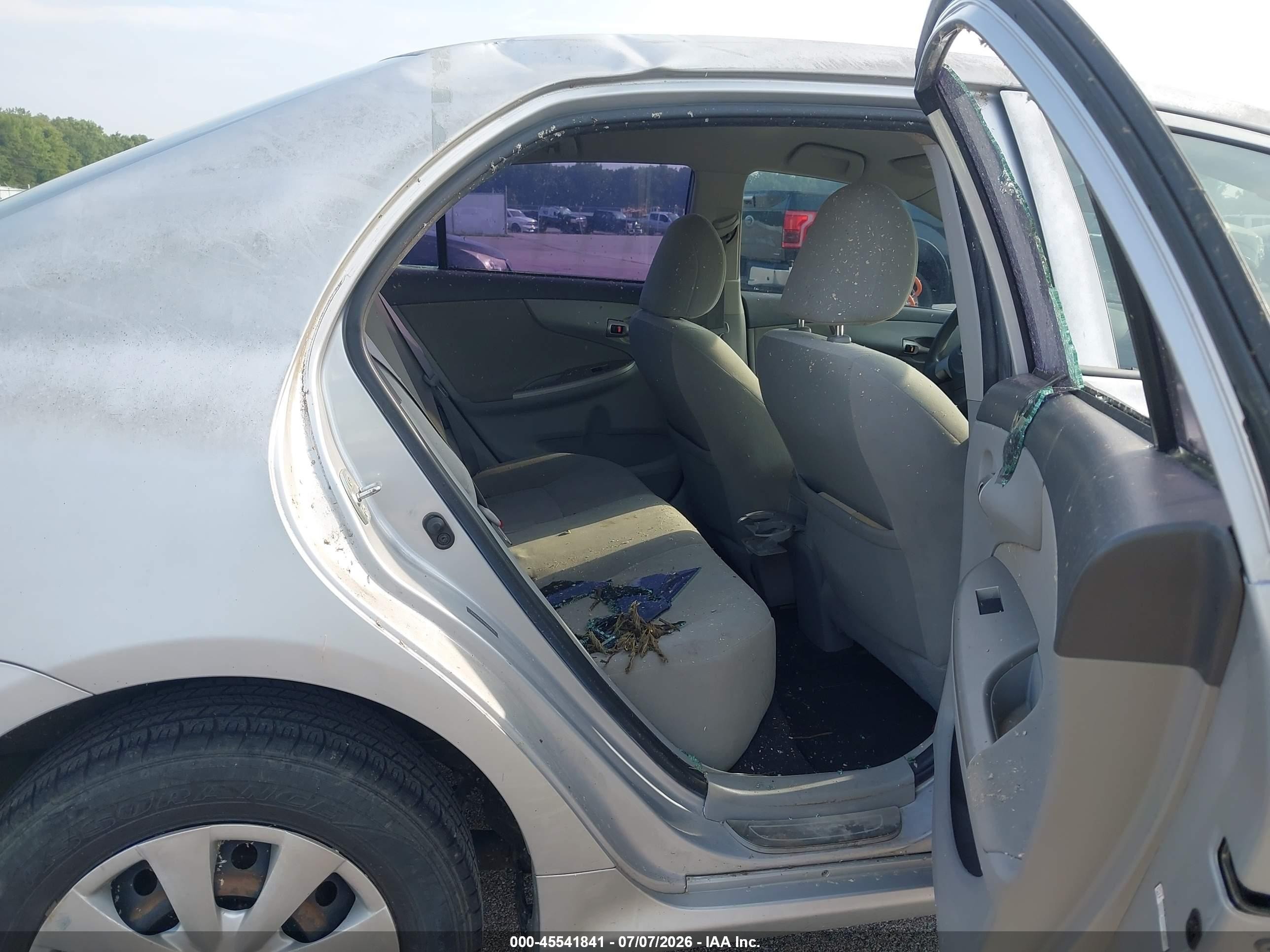 2010 Toyota Corolla Le Silver vin: 1NXBU4EE3AZ275974